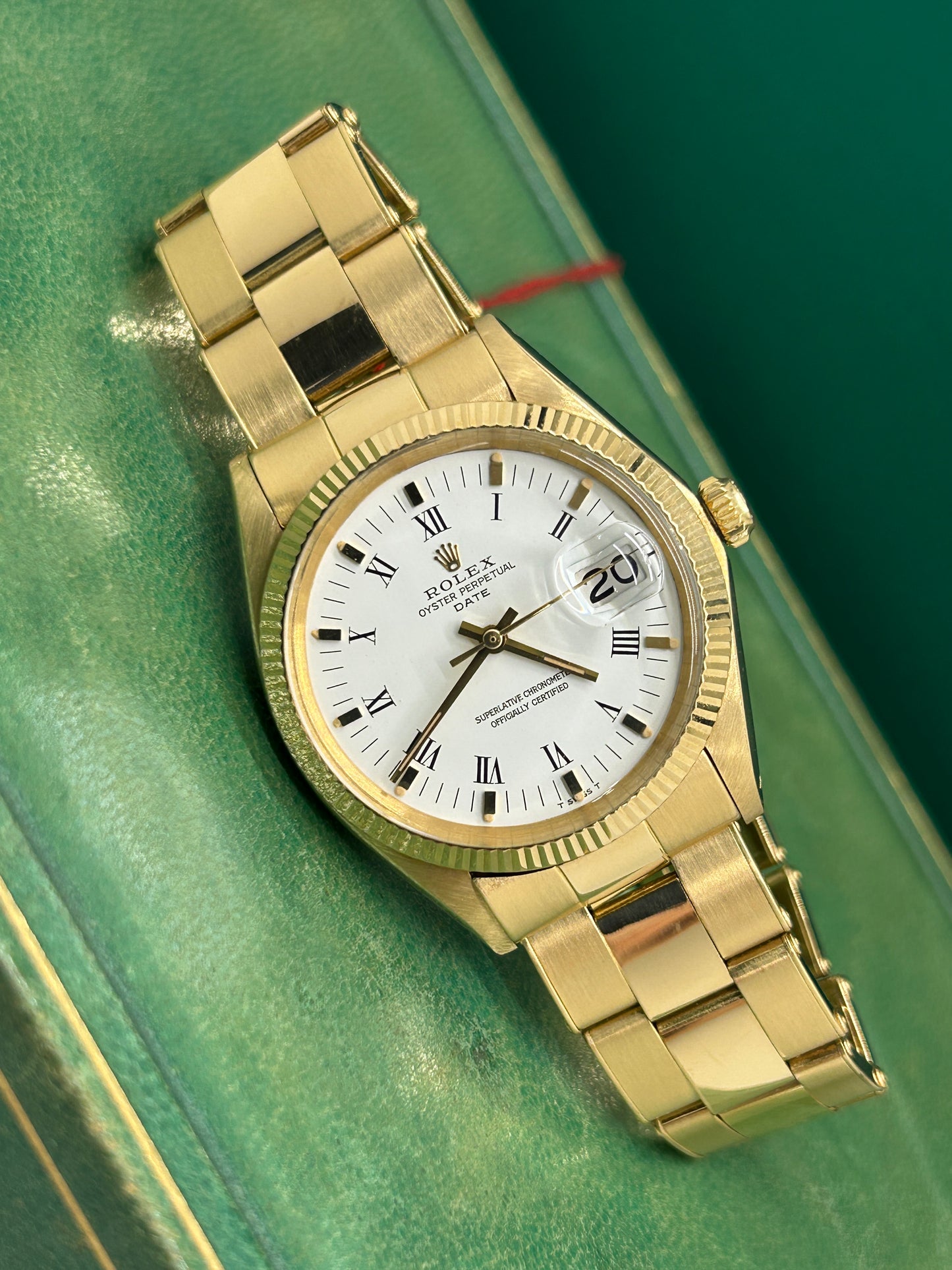 Rolex Oyster Perpetual Date 34mm - 18kt Yellow Gold - White Dial - Ref. 1503 - Year 1970