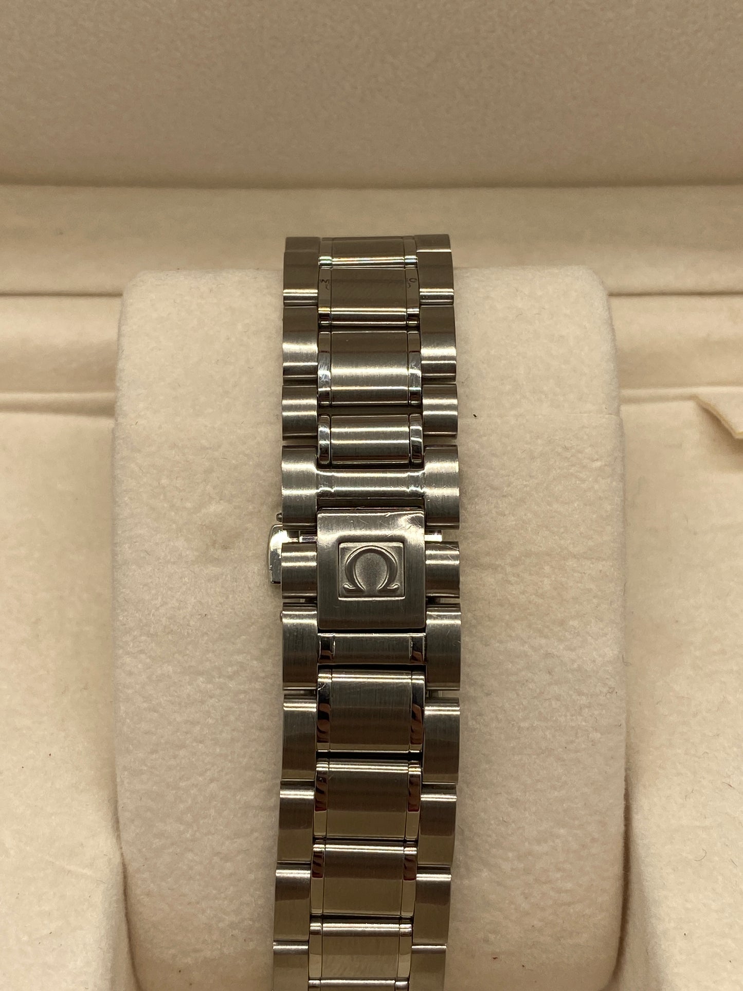 Omega Speedmaster Date - 39mm - Silver Dial - Ref 3513.30.00 - Year 2004