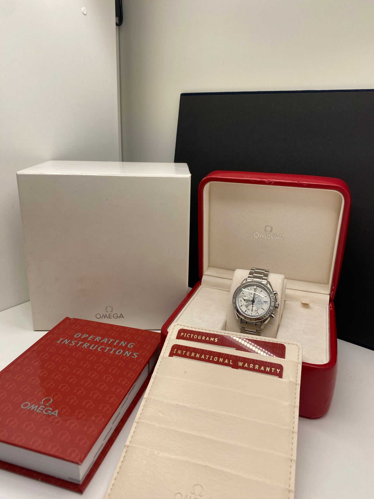 Omega Speedmaster Date - 39mm - Silver Dial - Ref 3513.30.00 - Year 2004