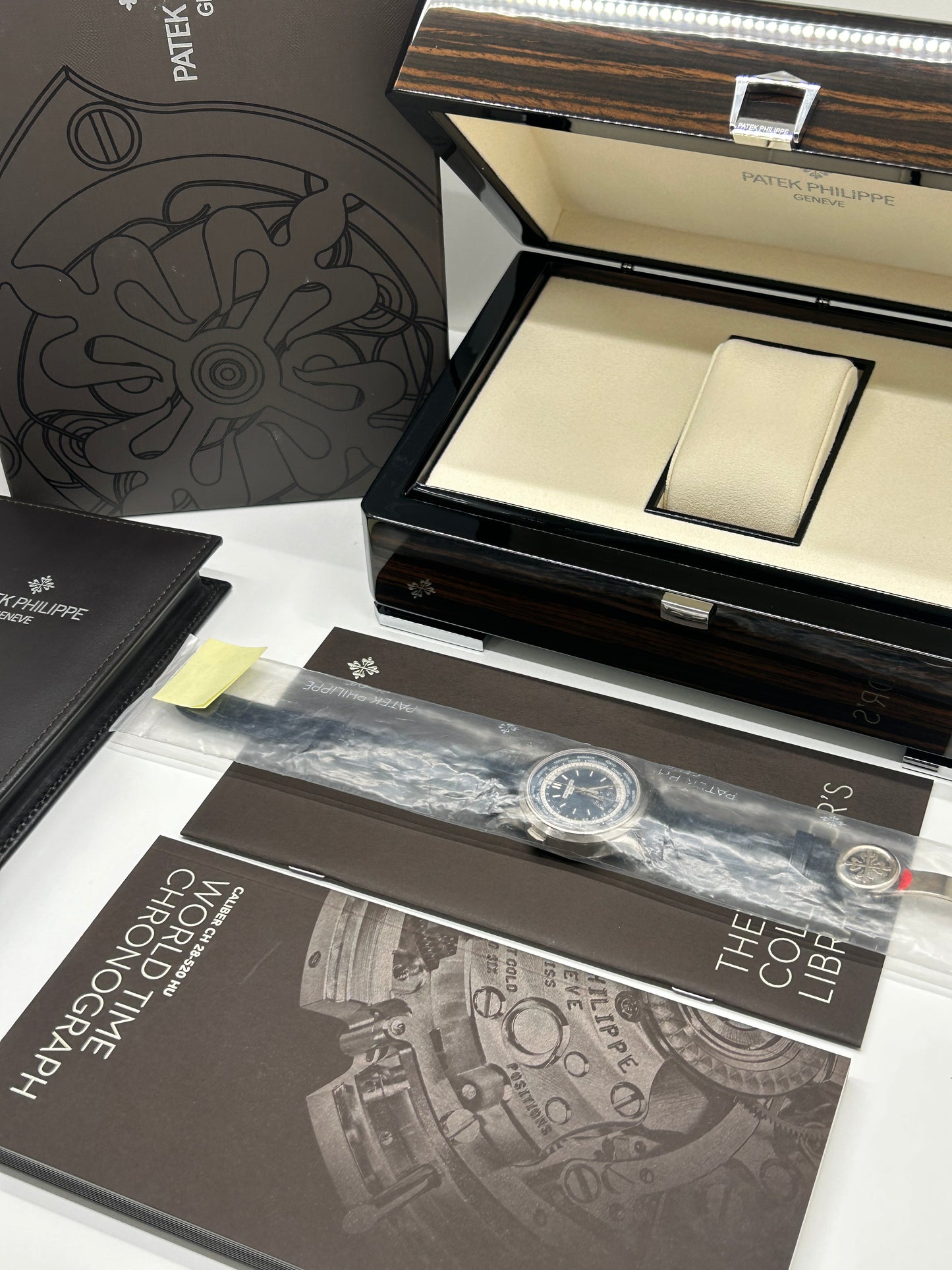 Patek Philippe - World Time Chronograph (Unworn, Factory Sealed) - White Gold - Ref.5930G-001 - Blue Dial - Year 2017