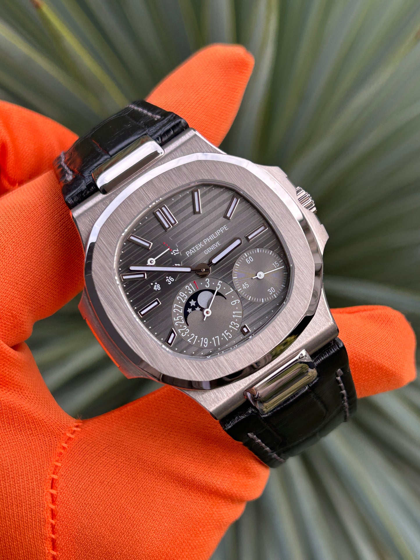 Patek Philippe Nautilus 5712G-001 - 18Kt White Gold Year 2008
