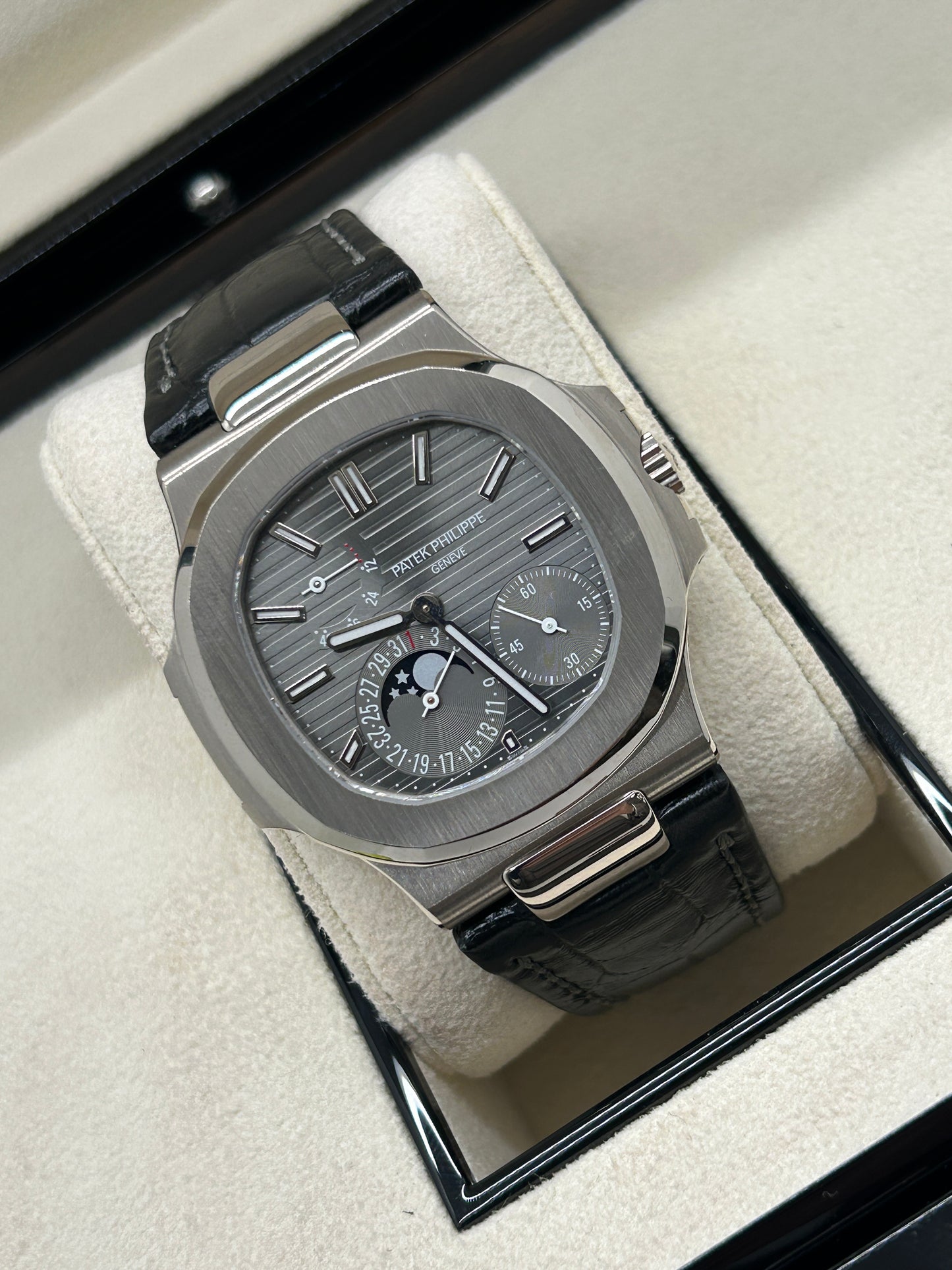 Patek Philippe Nautilus 5712G-001 - 18Kt White Gold Year 2008