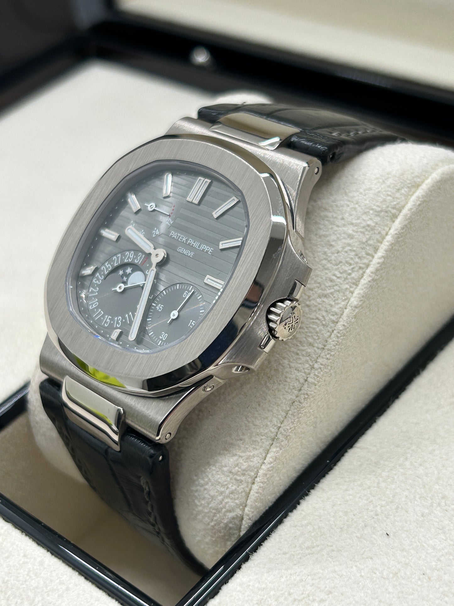Patek Philippe Nautilus 5712G-001 - 18Kt White Gold Year 2008