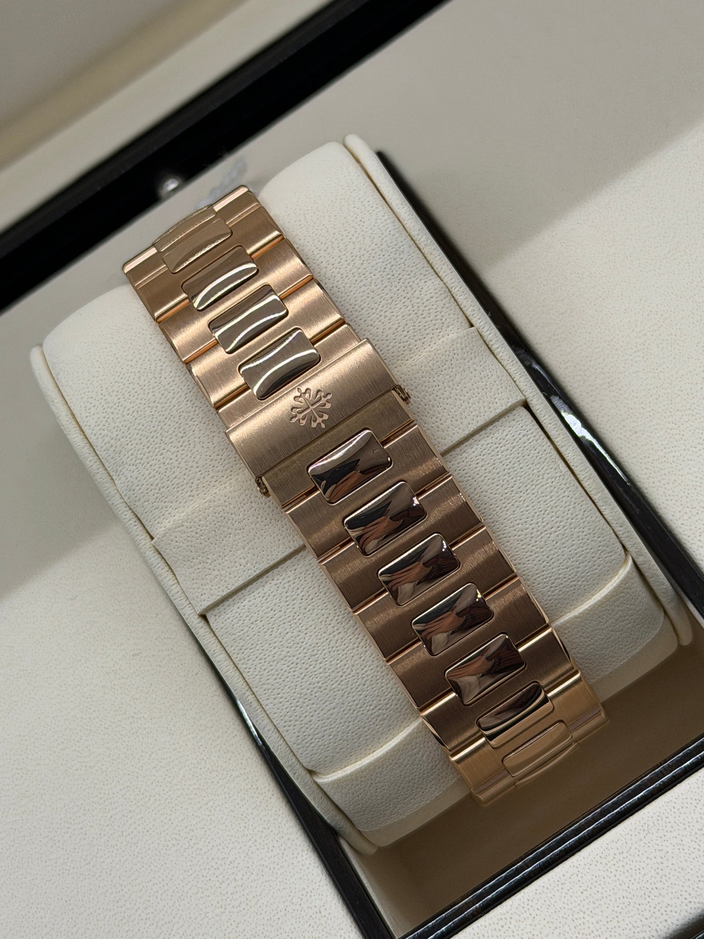 Patek Philippe Nautilus - Ref 5980/1R-001 - Rose Gold - Year 2016