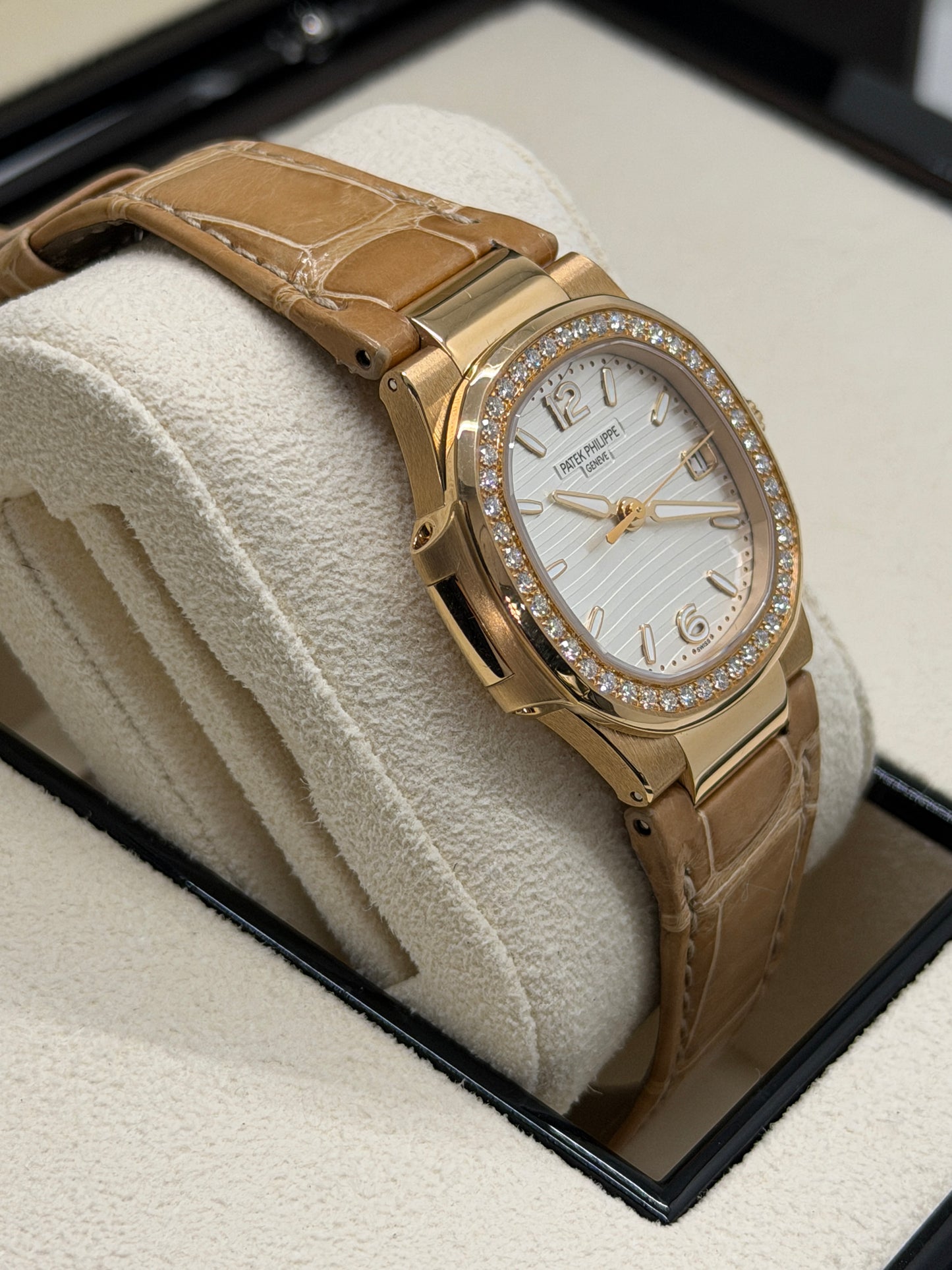 Patek Philippe Nautilus Ref.7010R-011 - Rose Gold - Diamonds - Unworn Year 2022
