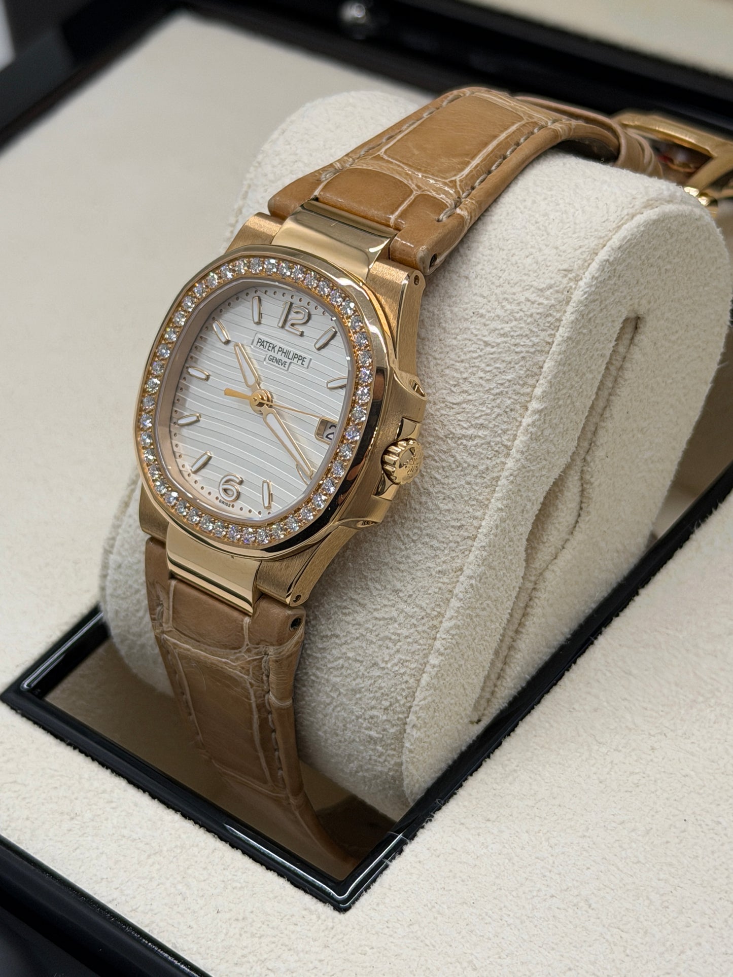 Patek Philippe Nautilus Ref.7010R-011 - Rose Gold - Diamonds - Unworn Year 2022