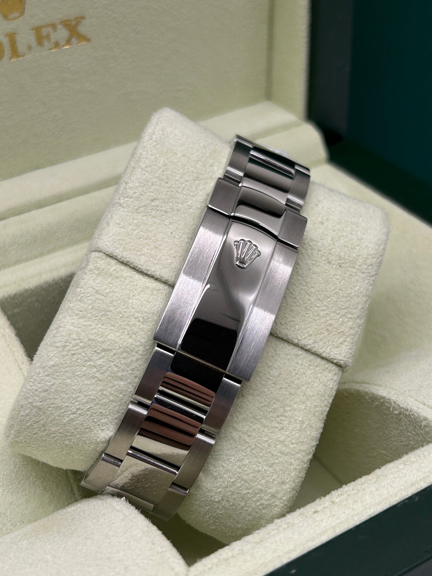 Rolex Oyster Perpetual Date 34mm - White Dial - Ref. 115234 - Year 2019