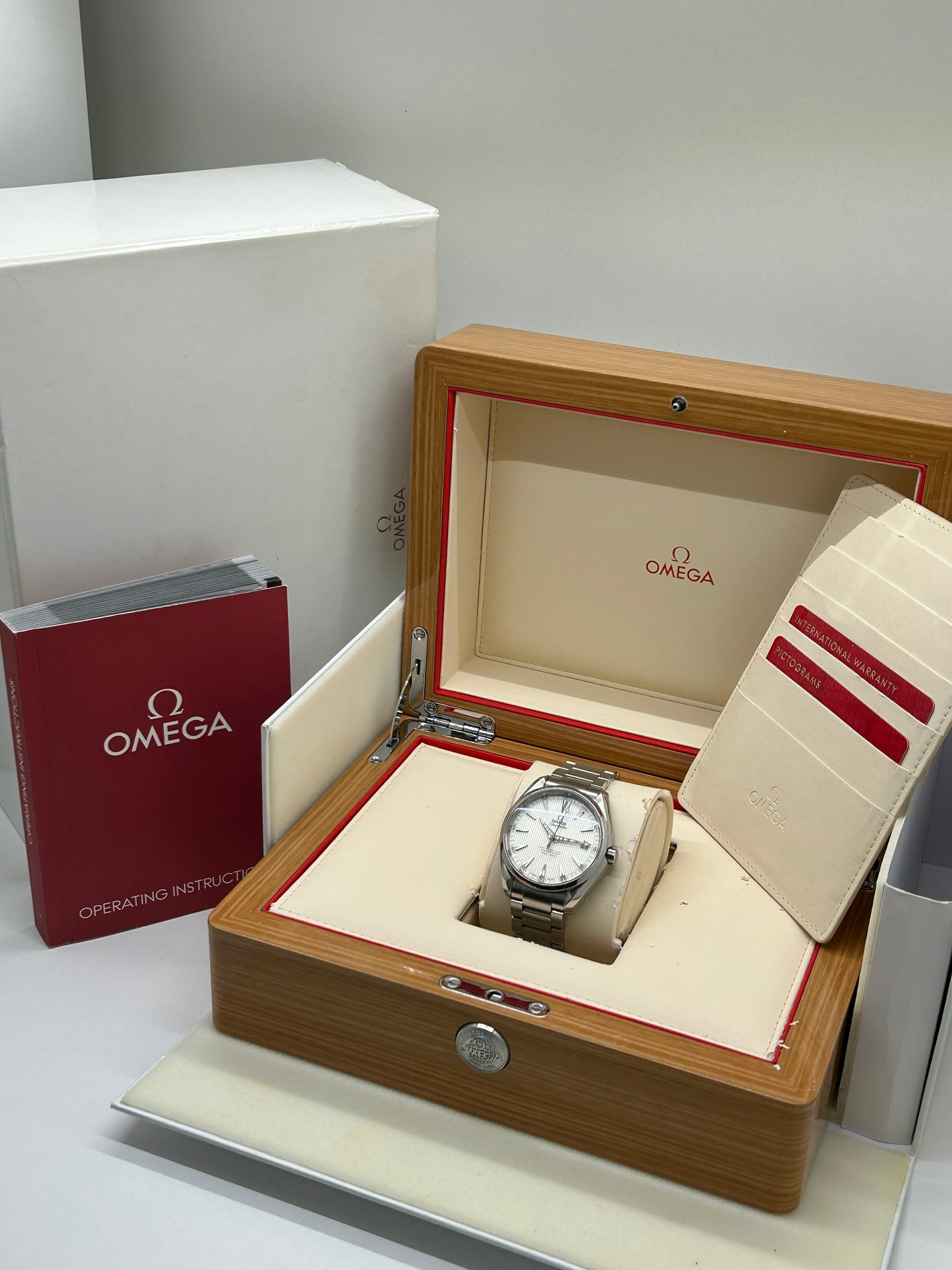 Omega Seamaster Aqua Terra Ref.231.10.42.21.02.003 - Argentee Dial - Year 2016