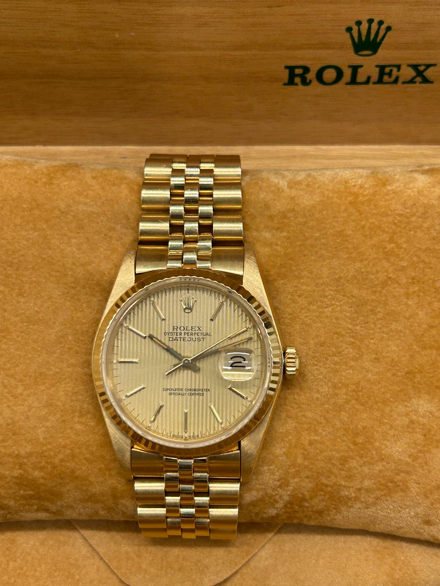 Rolex Datejust 36 Ref.16018 - Yellow Gold - Tapisserie Gold Dial - Year 1985