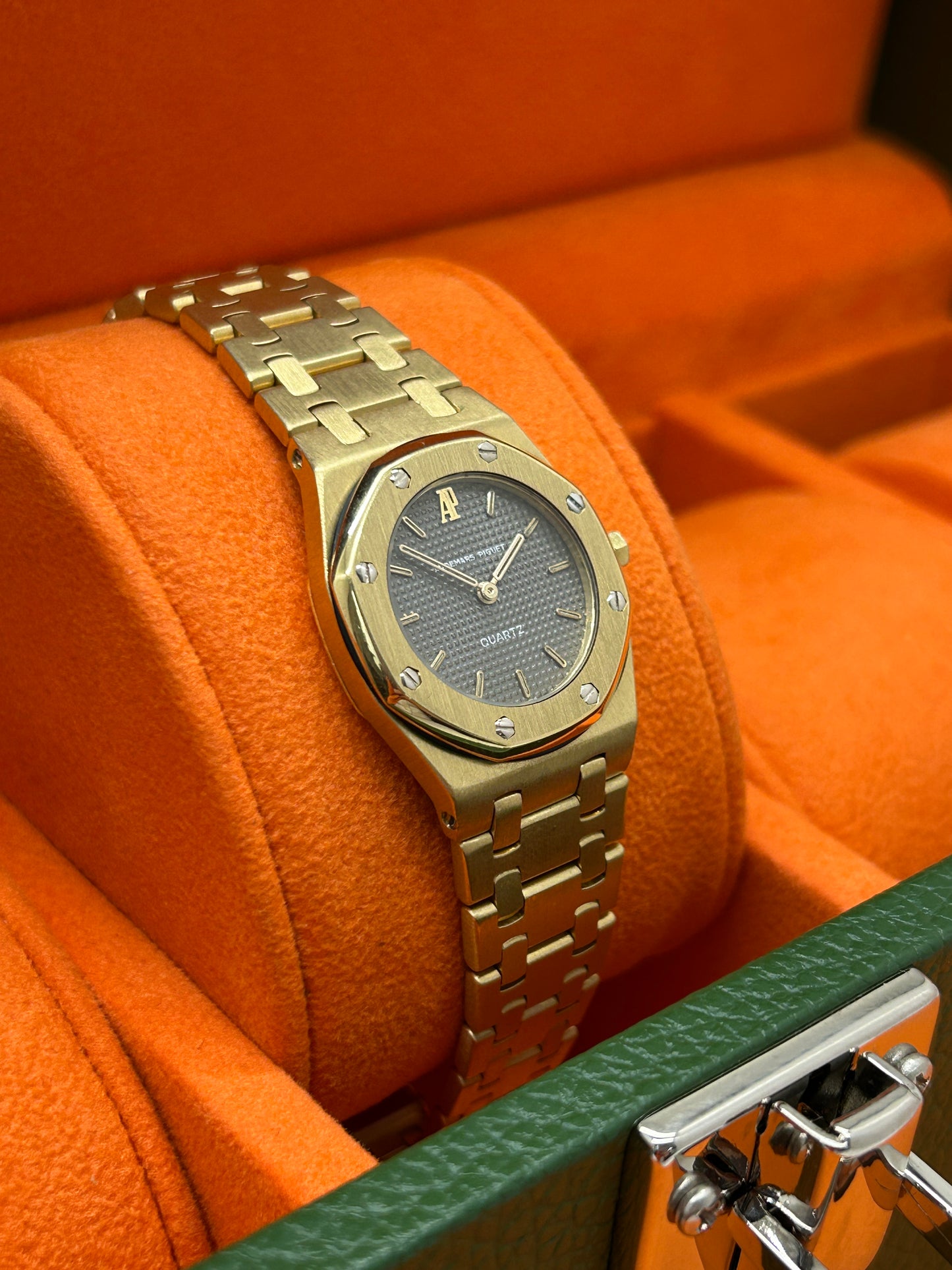Audemars Piguet Royal Oak Lady 26mm - Quartz Ref 6007BA - AP Extract from the archives - Year 1980