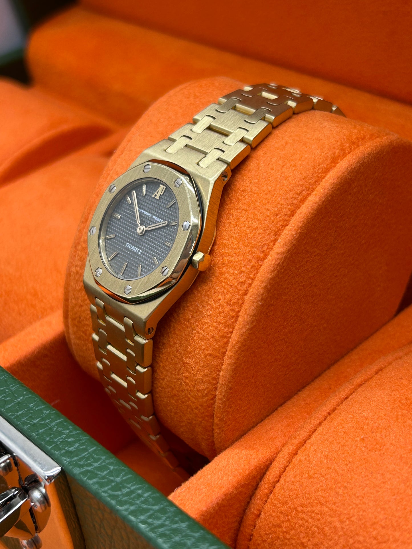 Audemars Piguet Royal Oak Lady 26mm - Quartz Ref 6007BA - AP Extract from the archives - Year 1980