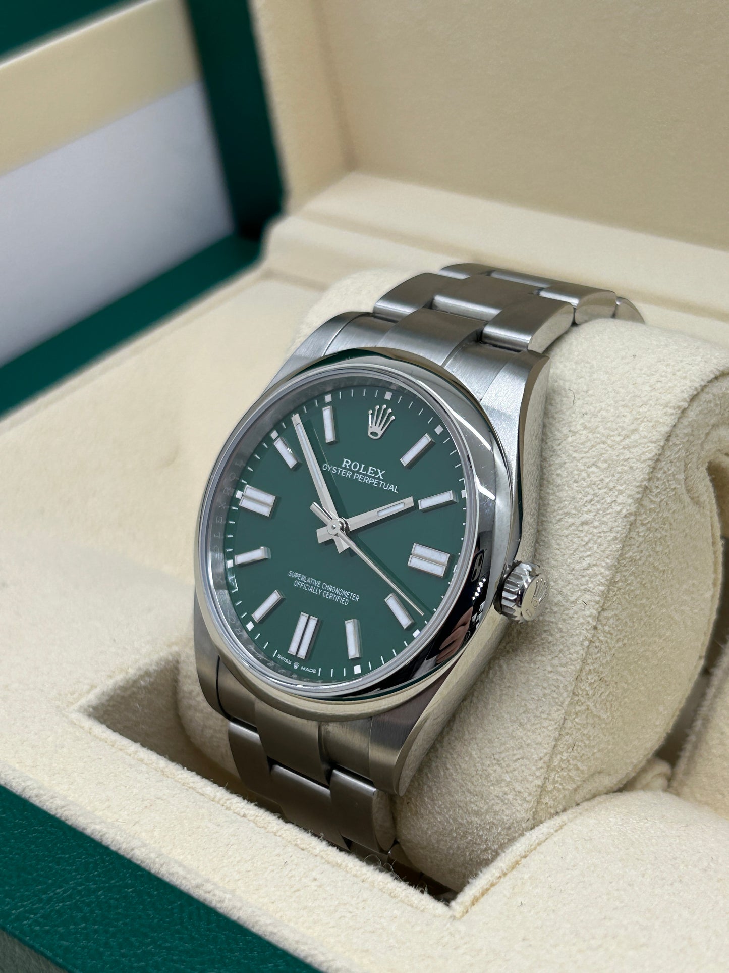 Rolex Oyster Perpetual 41 Green Ref 124300 - Unworn - Year 2025