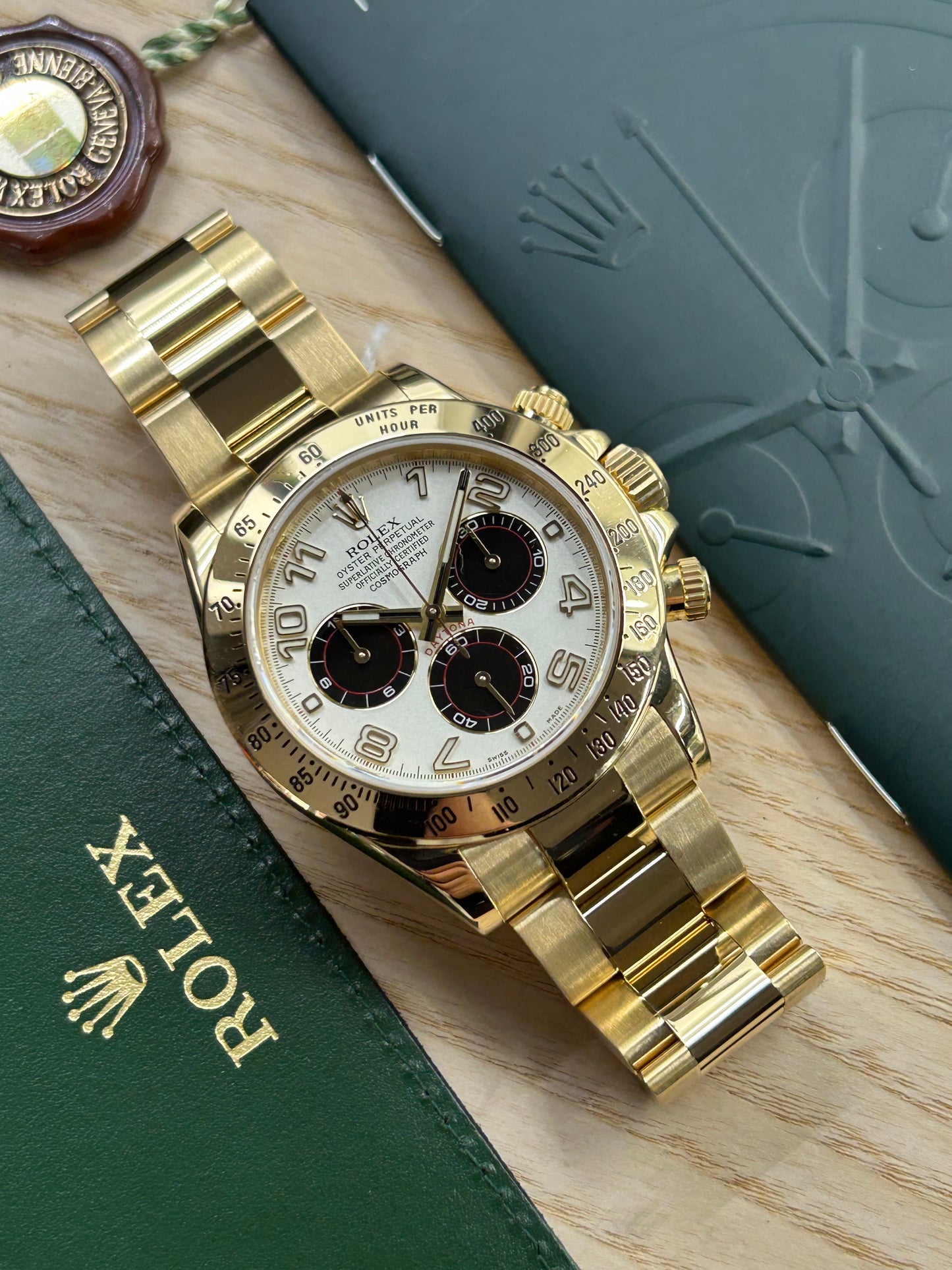 Rolex Daytona - 18Kt Yellow Gold - White Racing Dial - 116528 - Year 2013