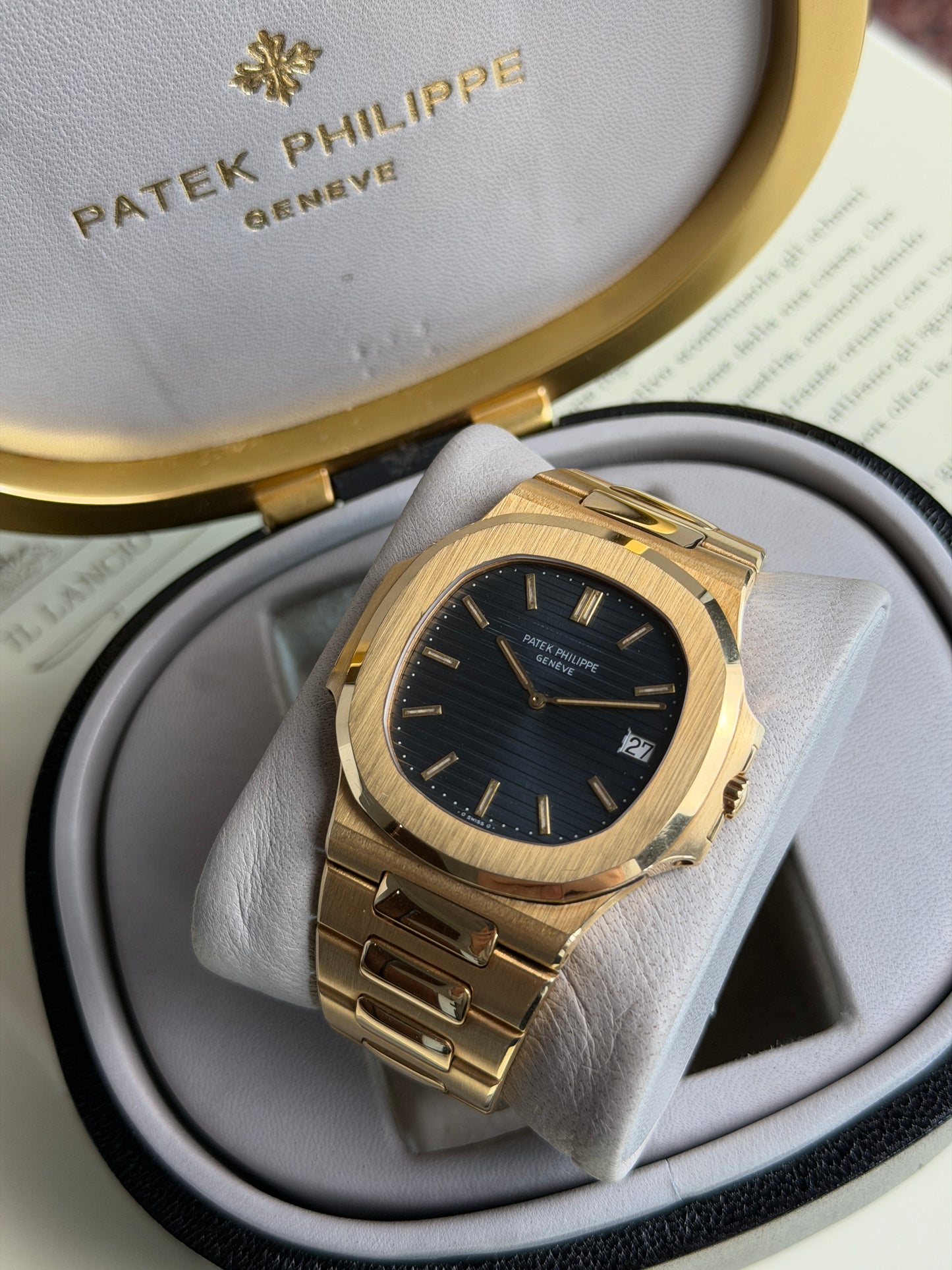 Patek Philippe Nautilus Jumbo - Blue Dial - 18Kt Yellow Gold Ref 3700/1 - Official Extract of archives - Year 1979