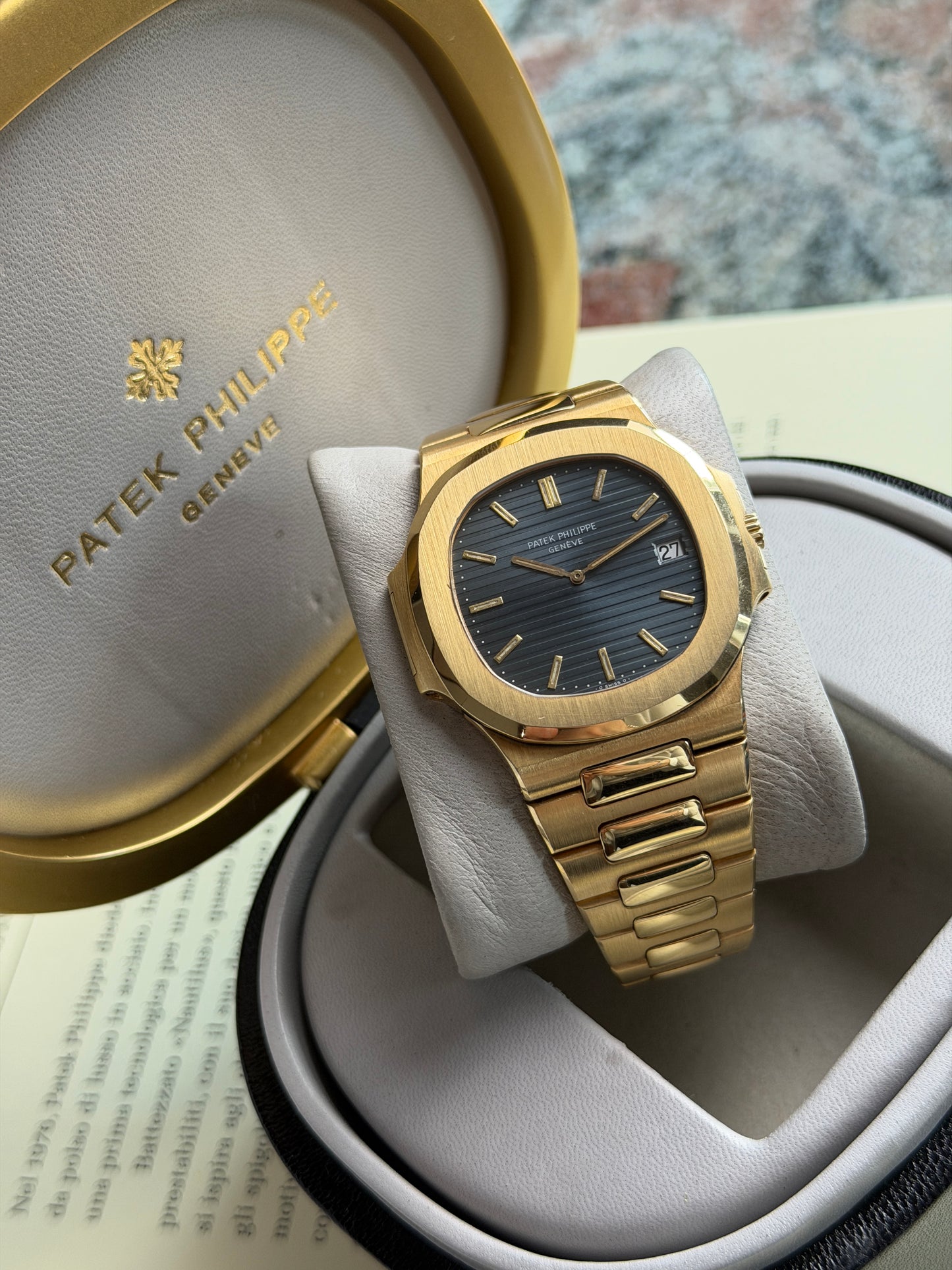 Patek Philippe Nautilus Jumbo - Blue Dial - 18Kt Yellow Gold Ref 3700/1 - Official Extract of archives - Year 1979