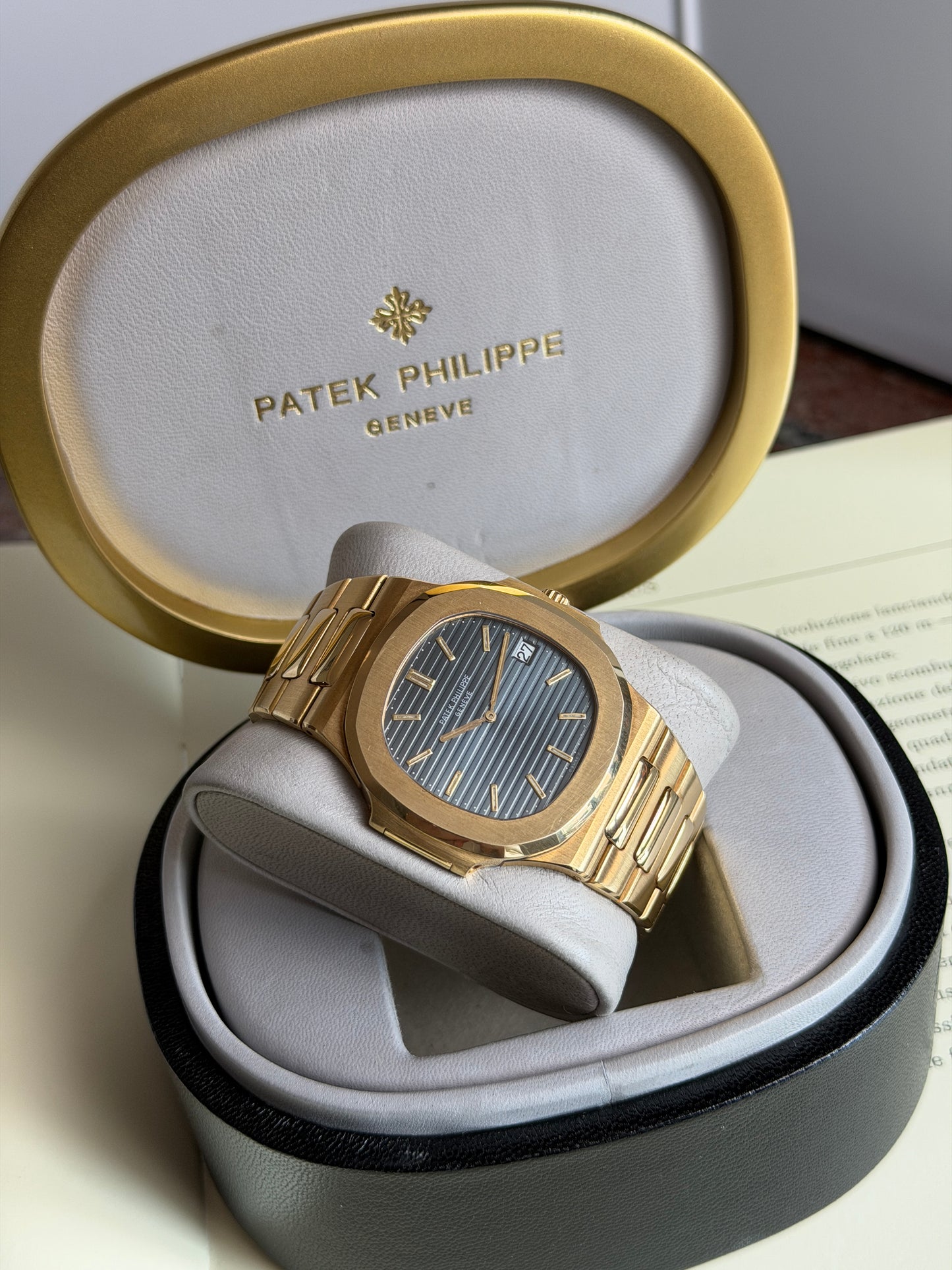 Patek Philippe Nautilus Jumbo - Blue Dial - 18Kt Yellow Gold Ref 3700/1 - Official Extract of archives - Year 1979