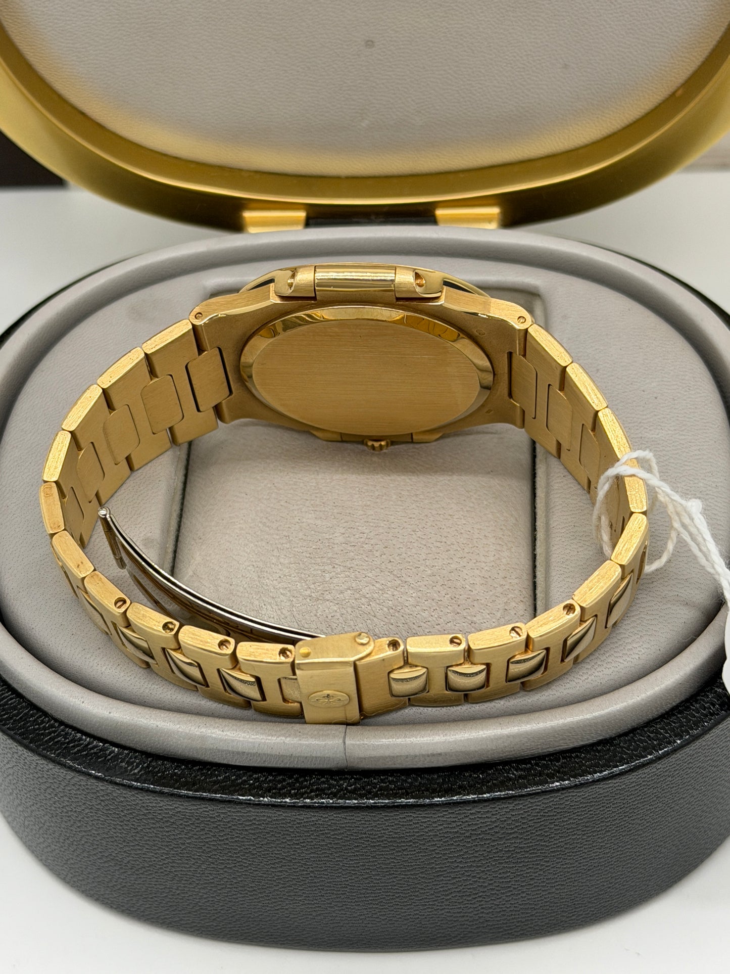 Patek Philippe Nautilus Jumbo - Blue Dial - 18Kt Yellow Gold Ref 3700/1 - Official Extract of archives - Year 1979