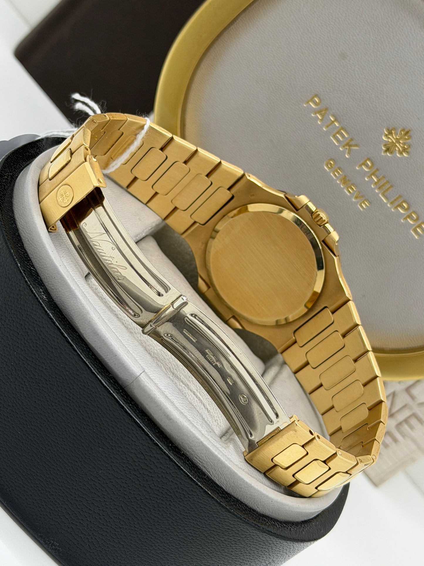 Patek Philippe Nautilus Jumbo - Blue Dial - 18Kt Yellow Gold Ref 3700/1 - Official Extract of archives - Year 1979