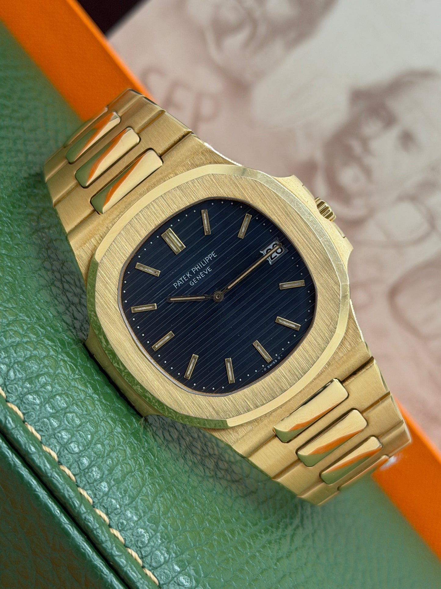 Patek Philippe Nautilus Jumbo - Blue Dial - 18Kt Yellow Gold Ref 3700/1 - Official Extract of archives - Year 1979