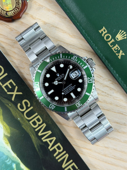 Rolex Submariner Date "Kermit" - RRR Card - Never Polished Ref 16610LV - Year 2011