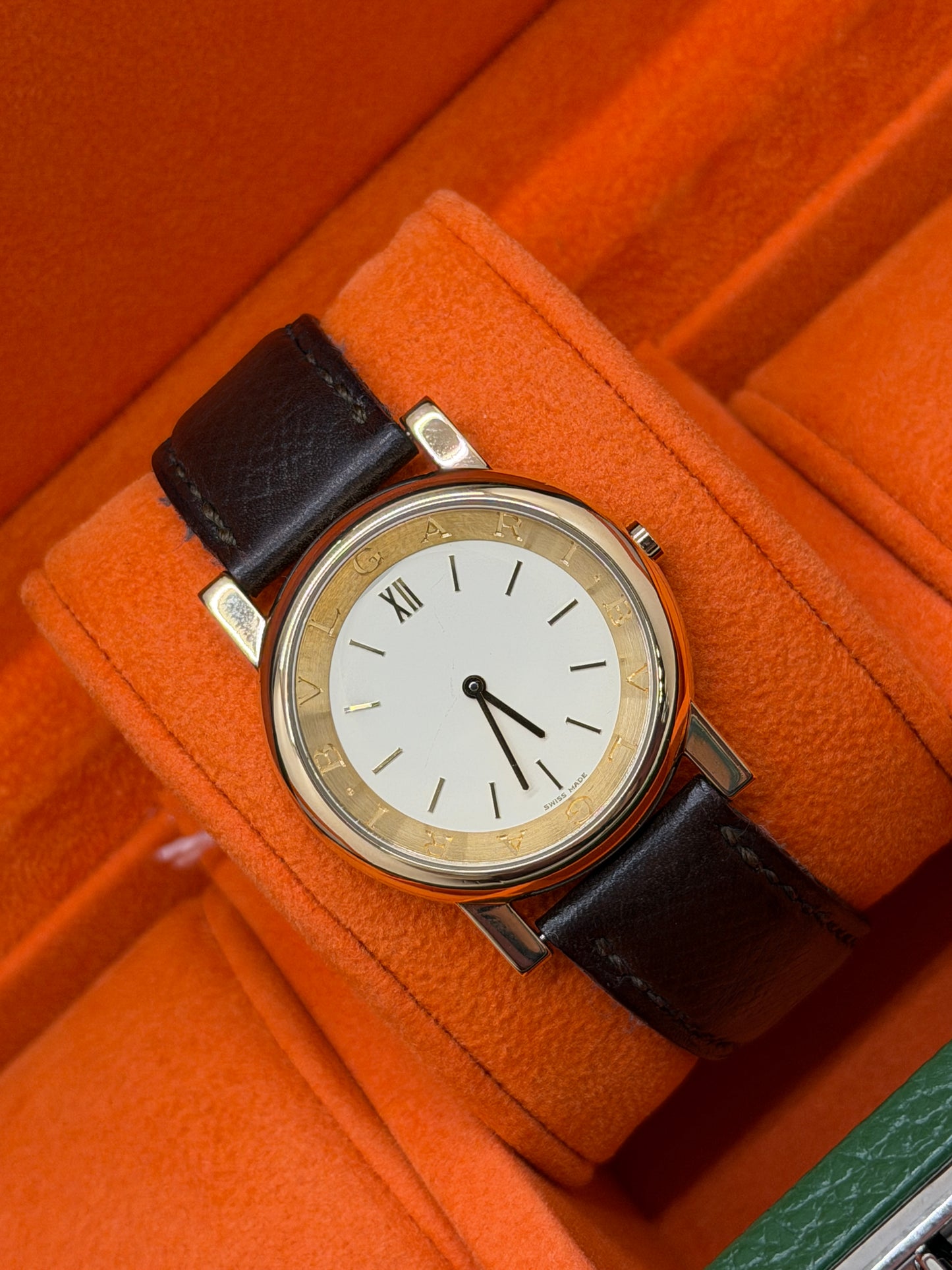 Bulgari Anfiteatro 33mm - 18Kt Yellow Gold - Quartz AT 33 GL