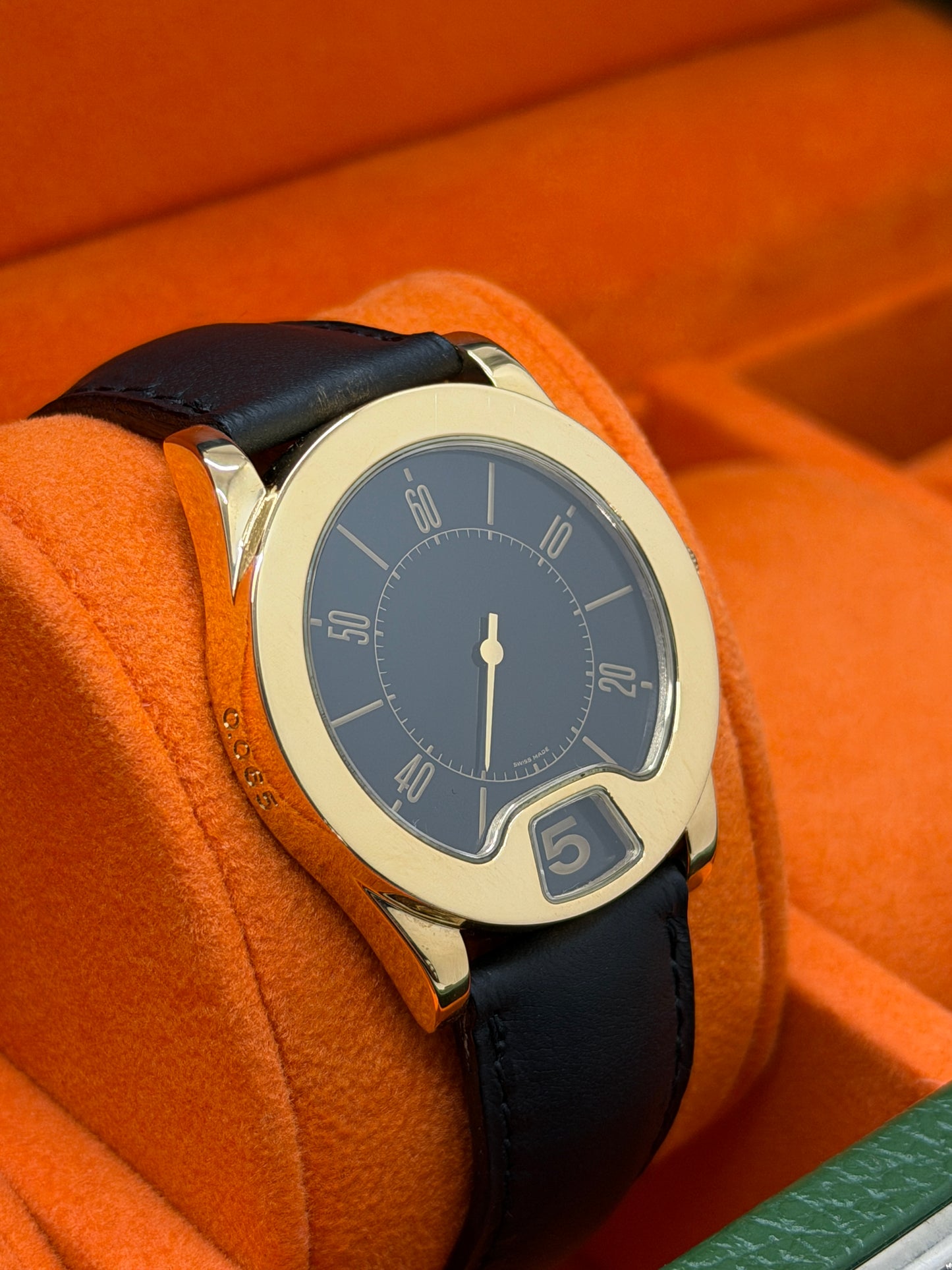 Gianni Bulgari Jumping Hour 35mm - 18Kt Yellow Gold