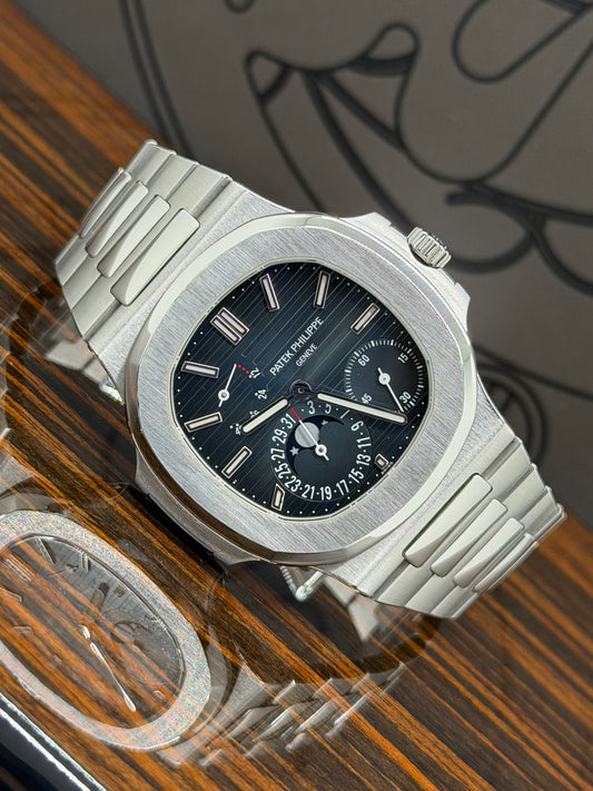 Patek Philippe Nautilus Blue dial - Ref 5712/1A-001 Year 2013
