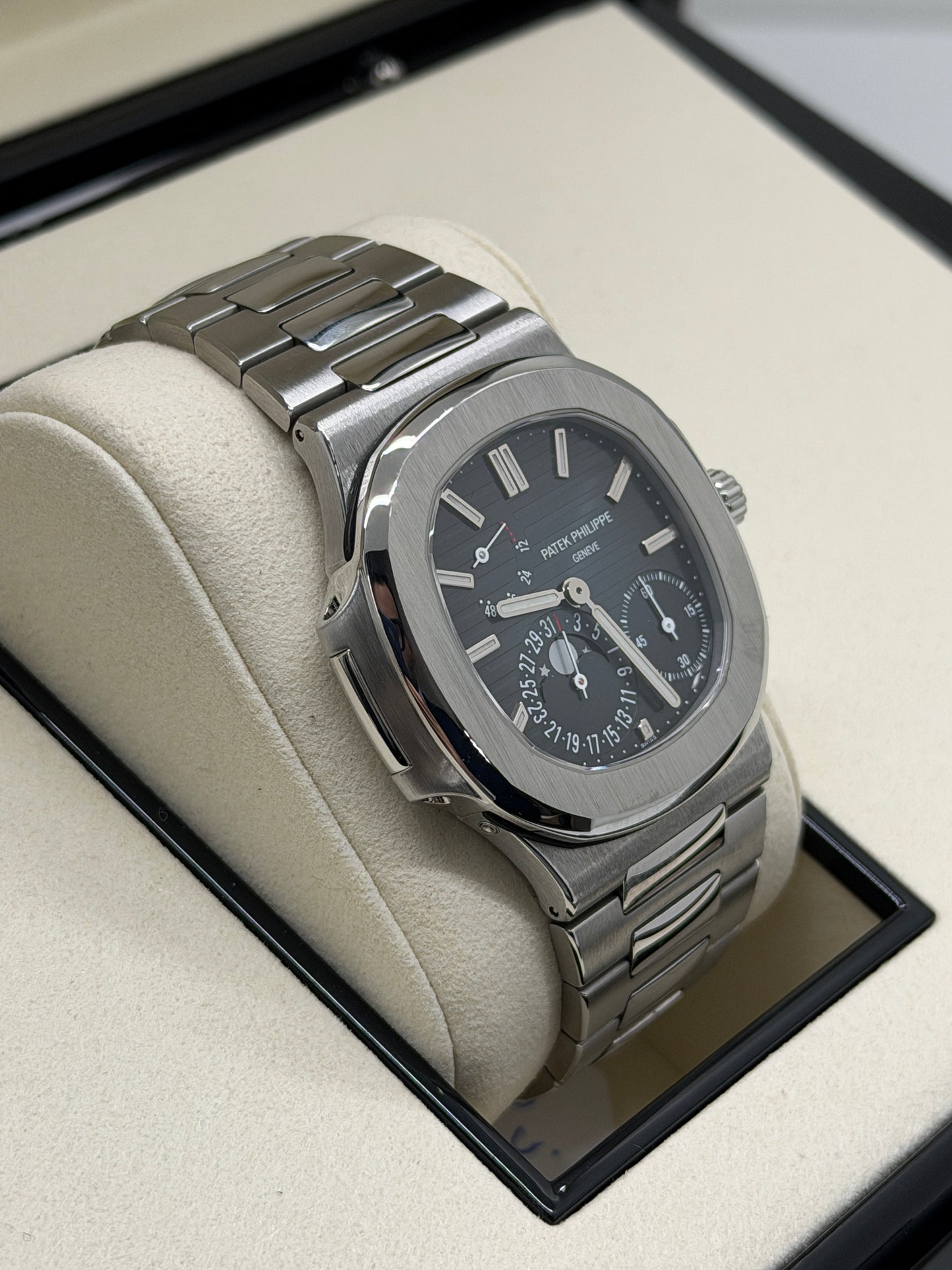 Patek Philippe Nautilus Blue dial - Ref 5712/1A-001 Year 2013