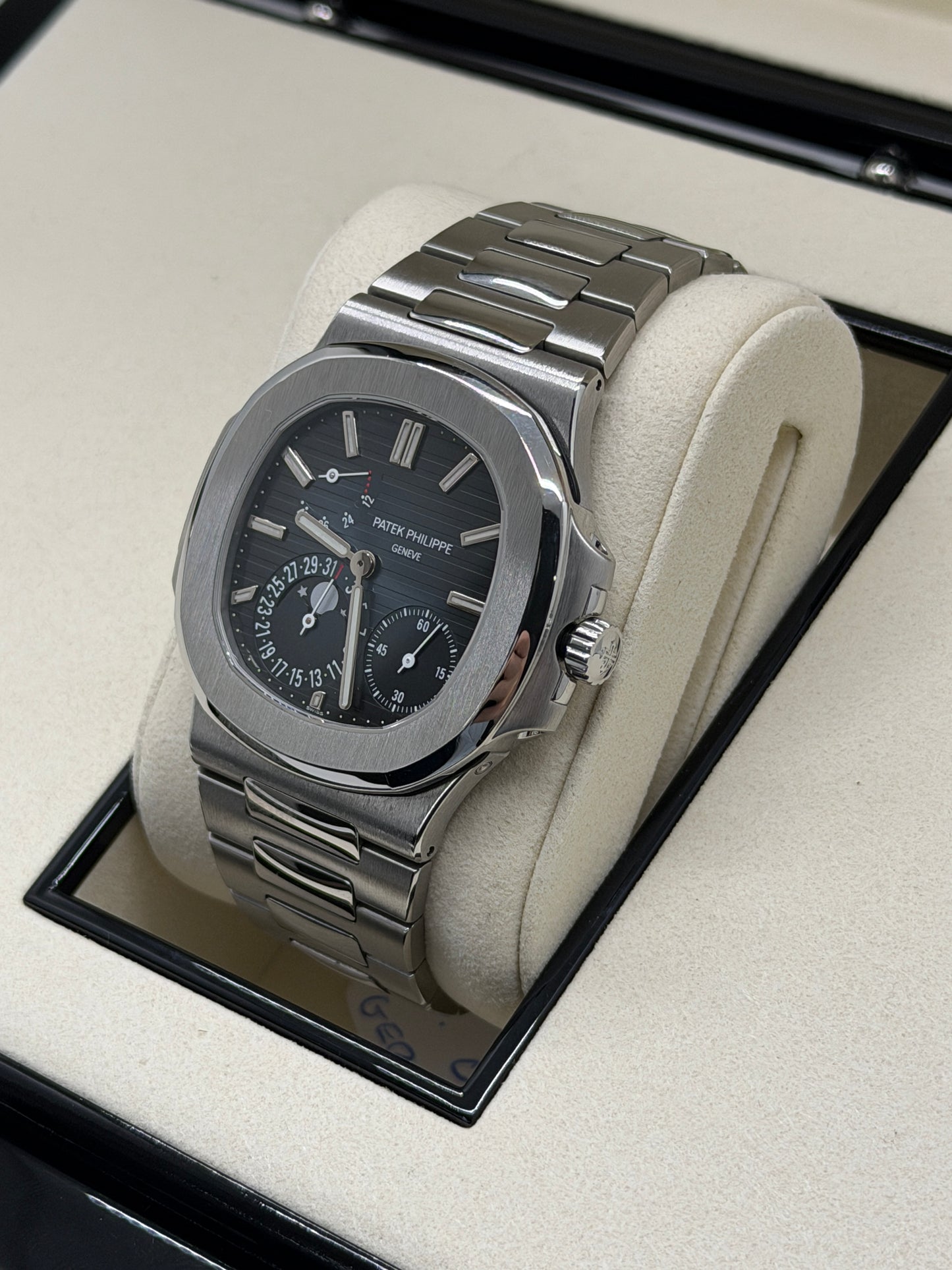 Patek Philippe Nautilus Blue dial - Ref 5712/1A-001 Year 2013