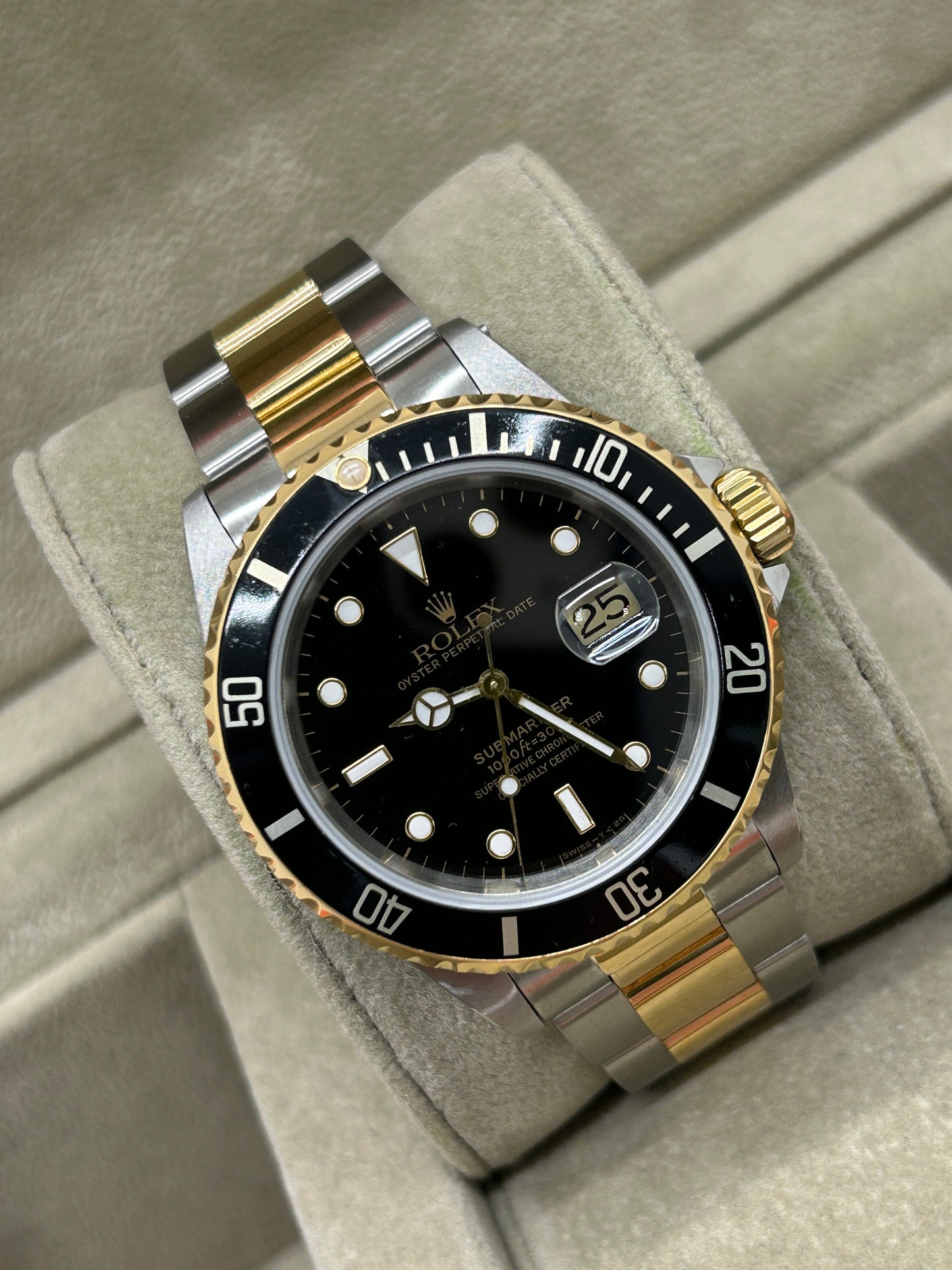Rolex Submariner Date - Black Dial - 18Kt Yellow Gold& Steel - Ref 16613 - Year 1993