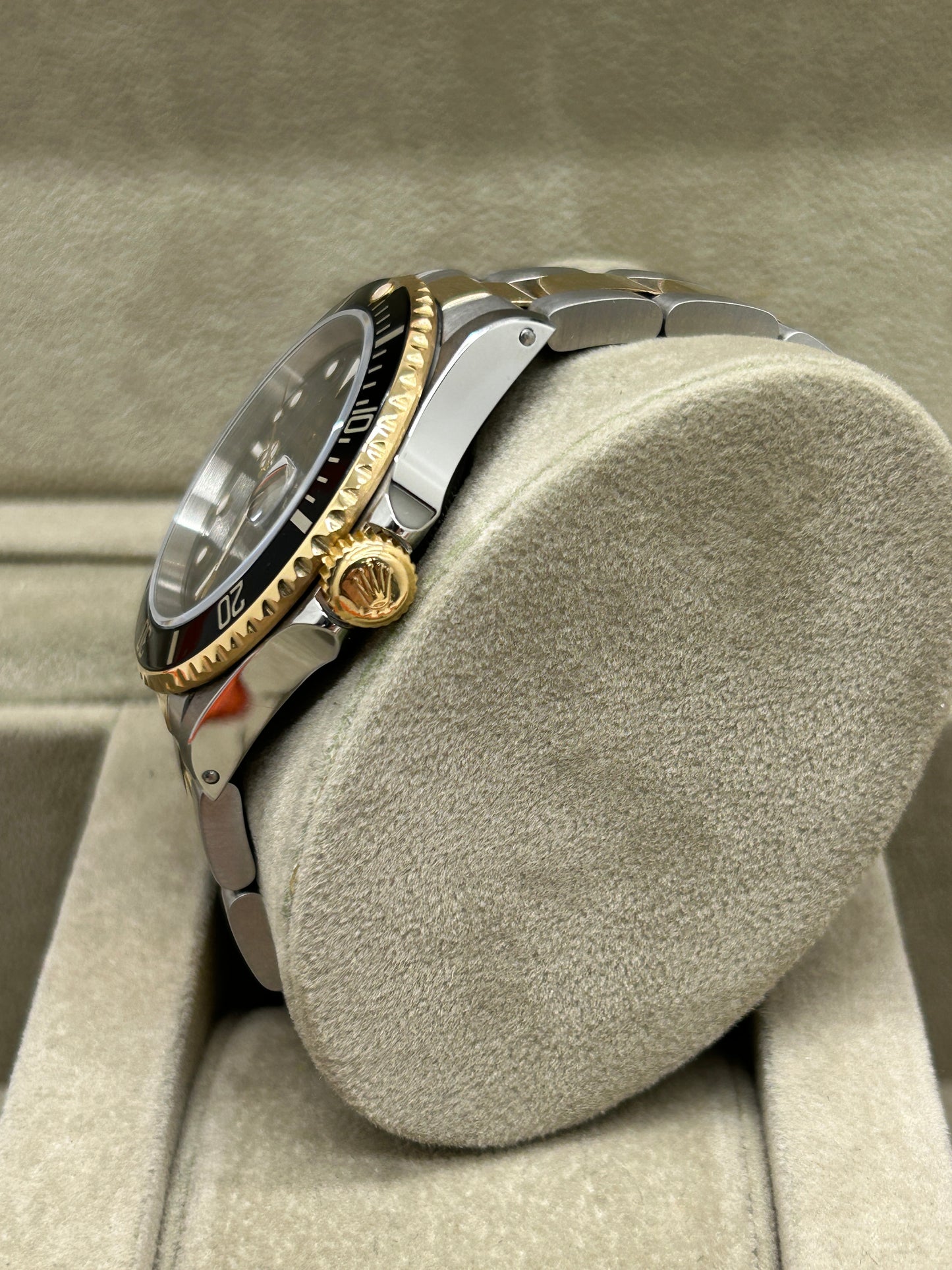 Rolex Submariner Date - Black Dial - 18Kt Yellow Gold& Steel - Ref 16613 - Year 1993