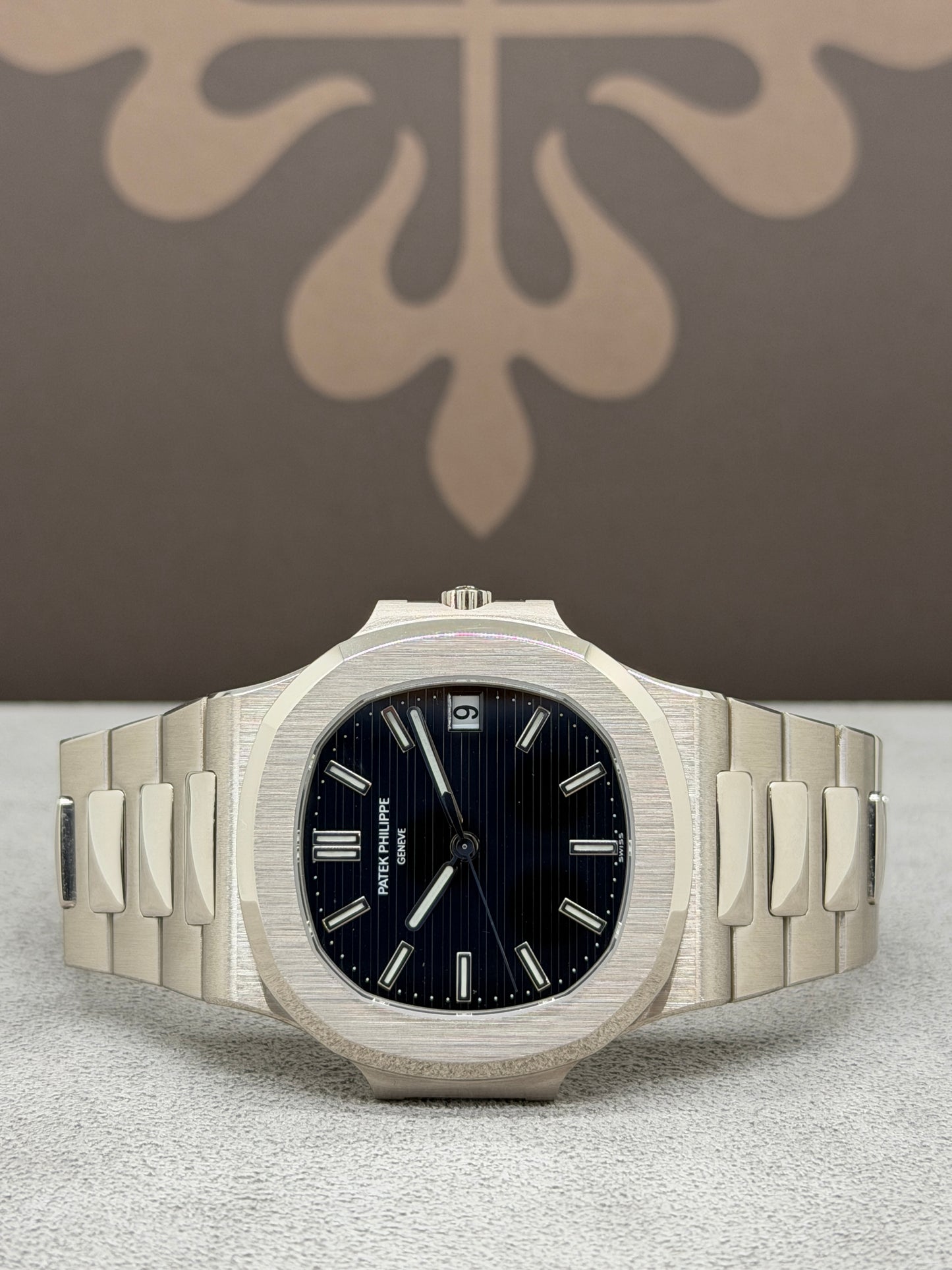 Patek Philippe Nautilus Rare Ref 3711/1G-001 - Black Dial - White Gold - Year 2004 Original Box + Official Extract Of Archives 2026