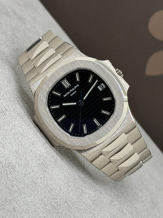 Patek Philippe Nautilus Rare Ref 3711/1G-001 - Black Dial - White Gold - Year 2004 Original Box + Official Extract Of Archives 2026