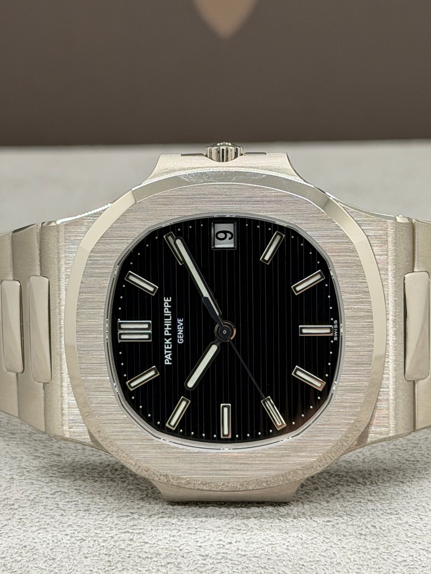 Patek Philippe Nautilus Rare Ref 3711/1G-001 - Black Dial - White Gold - Year 2004 Original Box + Official Extract Of Archives 2026