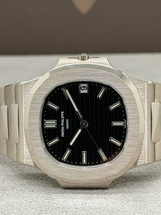 Patek Philippe Nautilus Rare Ref 3711/1G-001 - Black Dial - White Gold - Year 2004 Original Box + Official Extract Of Archives 2026