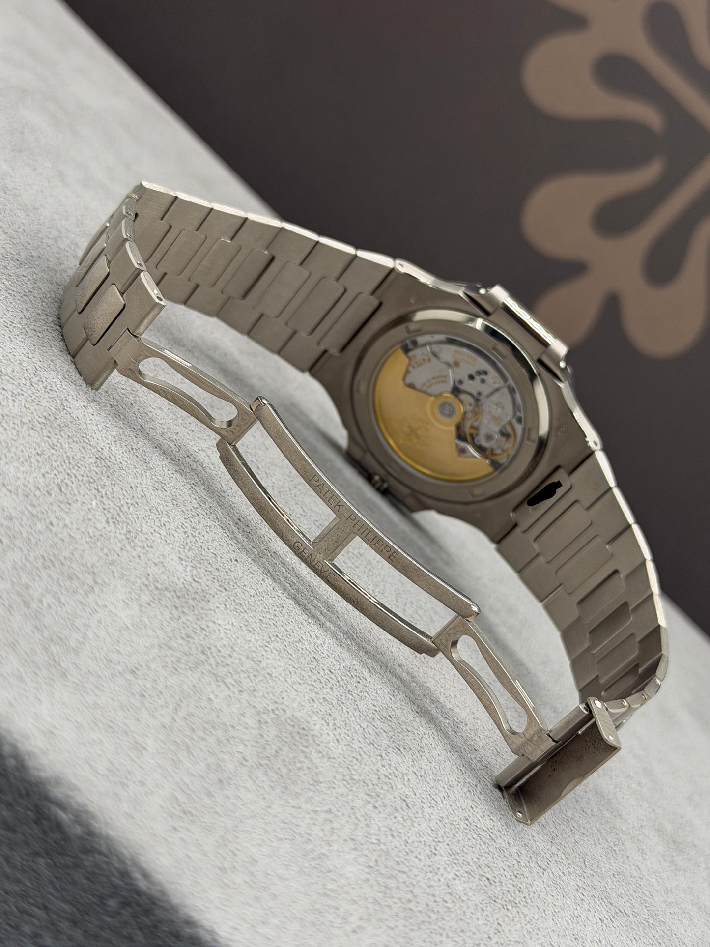 Patek Philippe Nautilus Rare Ref 3711/1G-001 - Black Dial - White Gold - Year 2004 Original Box + Official Extract Of Archives 2026