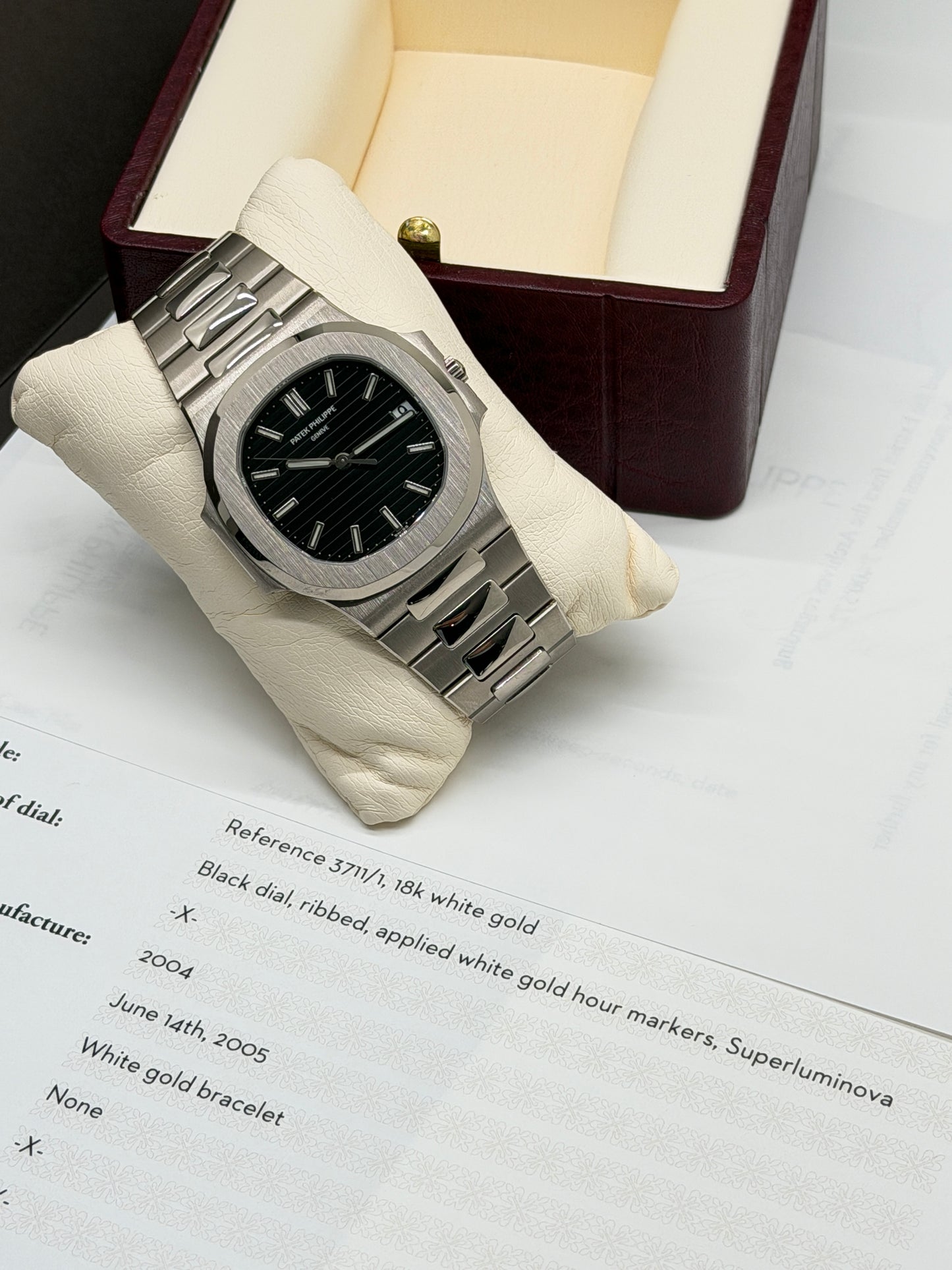 Patek Philippe Nautilus Rare Ref 3711/1G-001 - Black Dial - White Gold - Year 2004 Original Box + Official Extract Of Archives 2026
