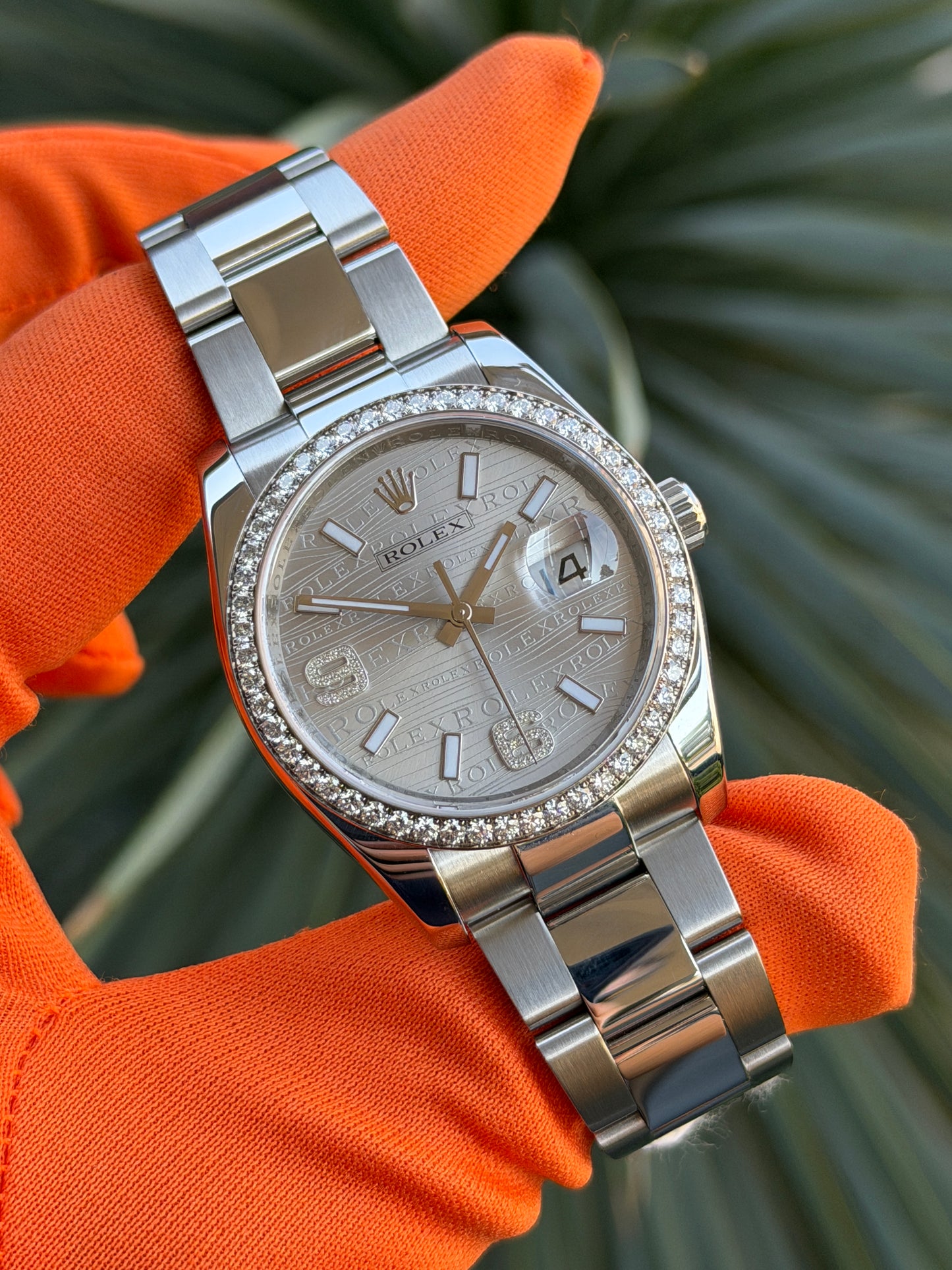 Rolex Datejust 36 Silver Wave Dial - Factory Diamonds Bezel Ref 116244 - Year 2011