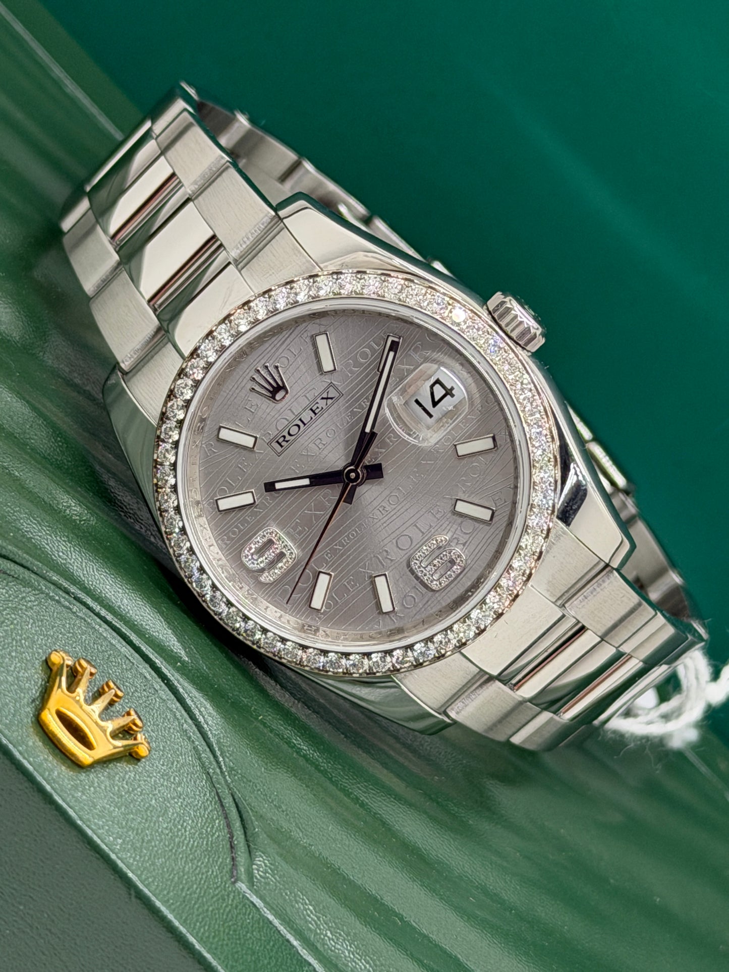 Rolex Datejust 36 Silver Wave Dial - Factory Diamonds Bezel Ref 116244 - Year 2011