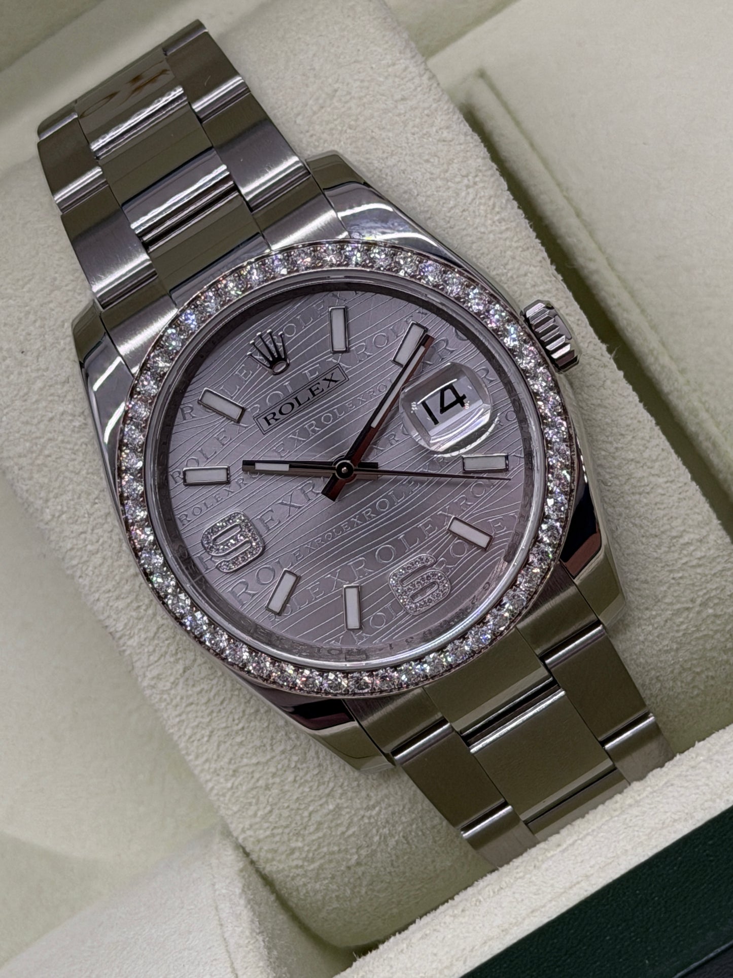 Rolex Datejust 36 Silver Wave Dial - Factory Diamonds Bezel Ref 116244 - Year 2011