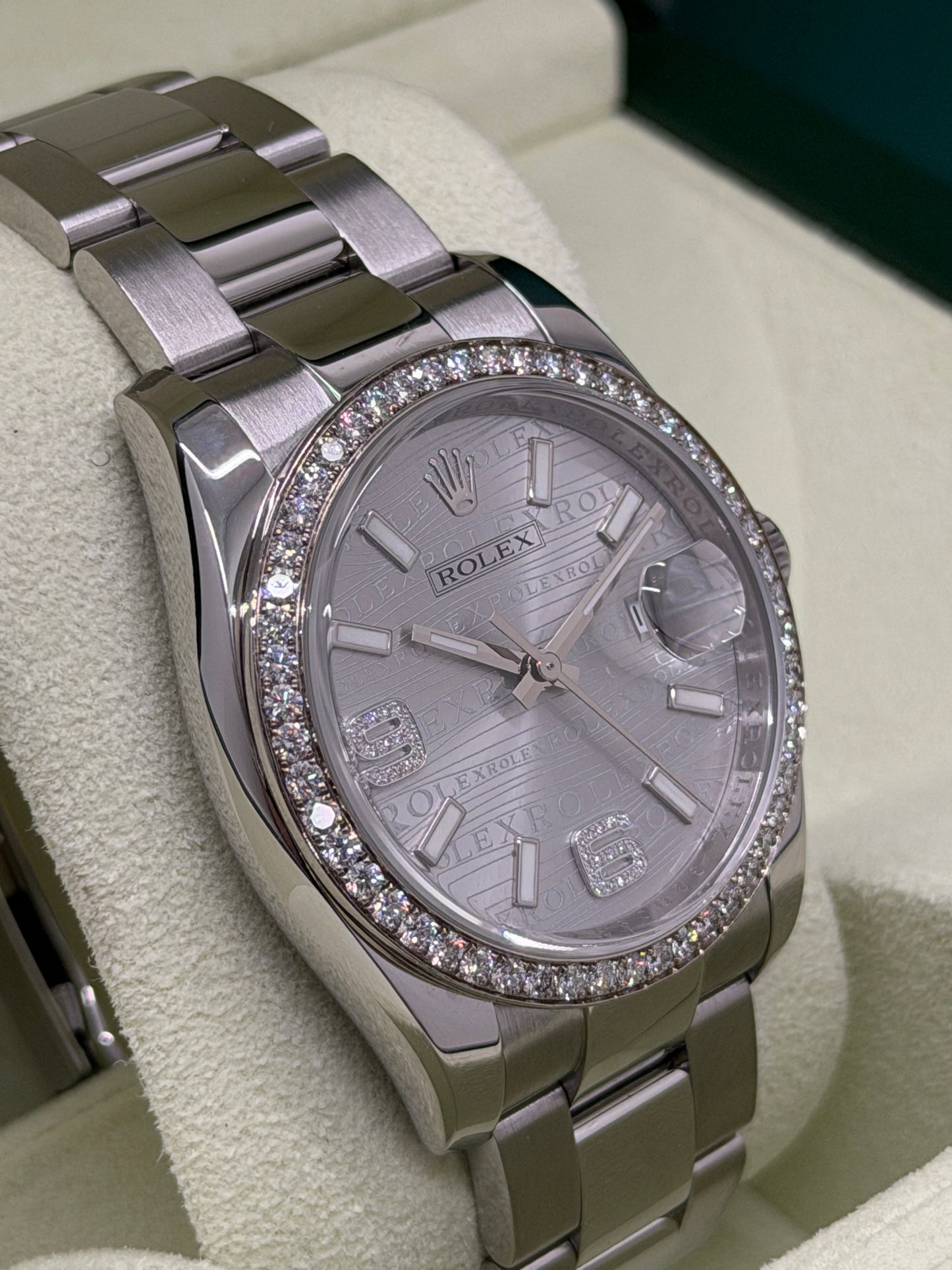 Rolex Datejust 36 Silver Wave Dial - Factory Diamonds Bezel Ref 116244 - Year 2011