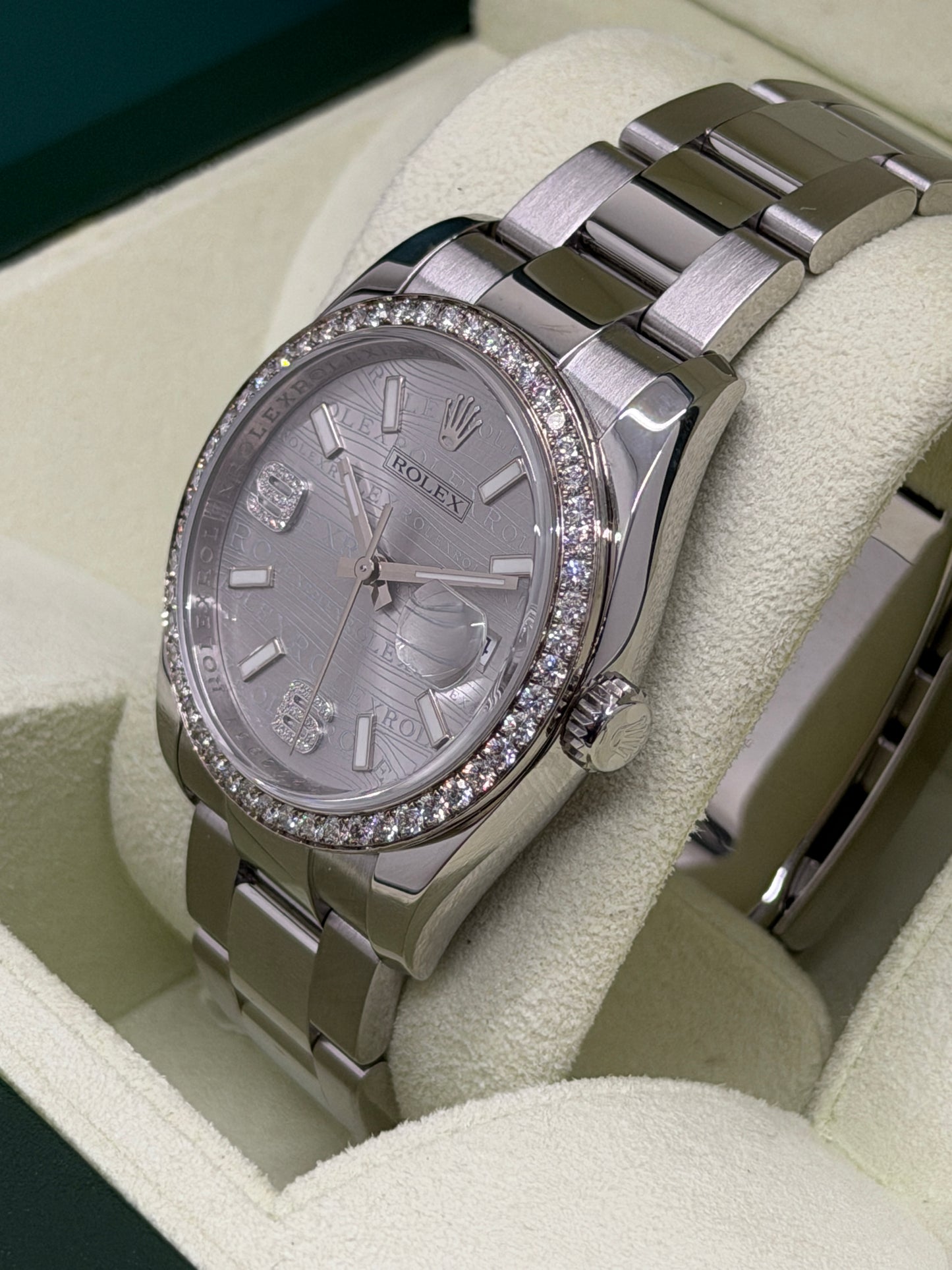 Rolex Datejust 36 Silver Wave Dial - Factory Diamonds Bezel Ref 116244 - Year 2011
