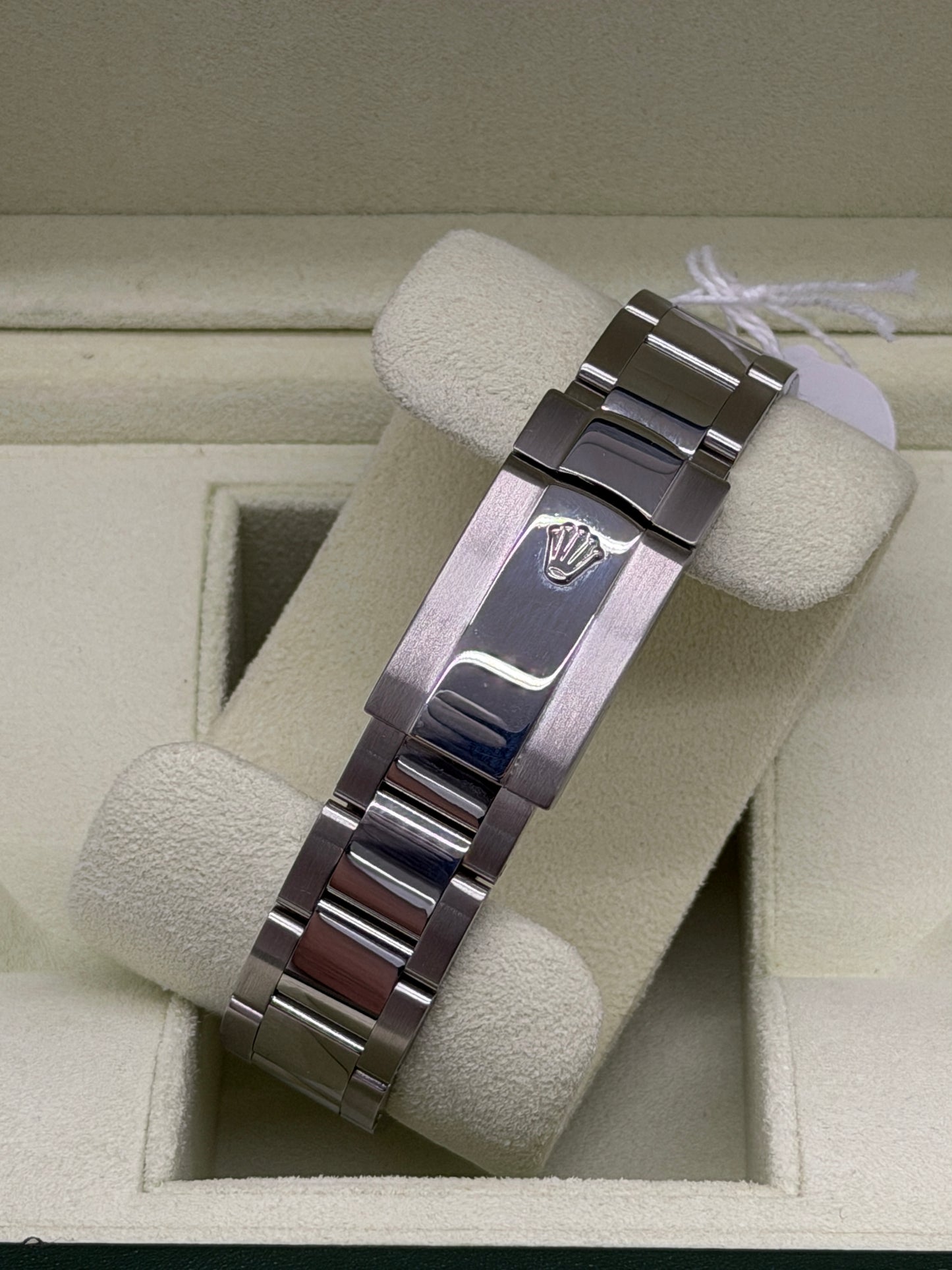 Rolex Datejust 36 Silver Wave Dial - Factory Diamonds Bezel Ref 116244 - Year 2011