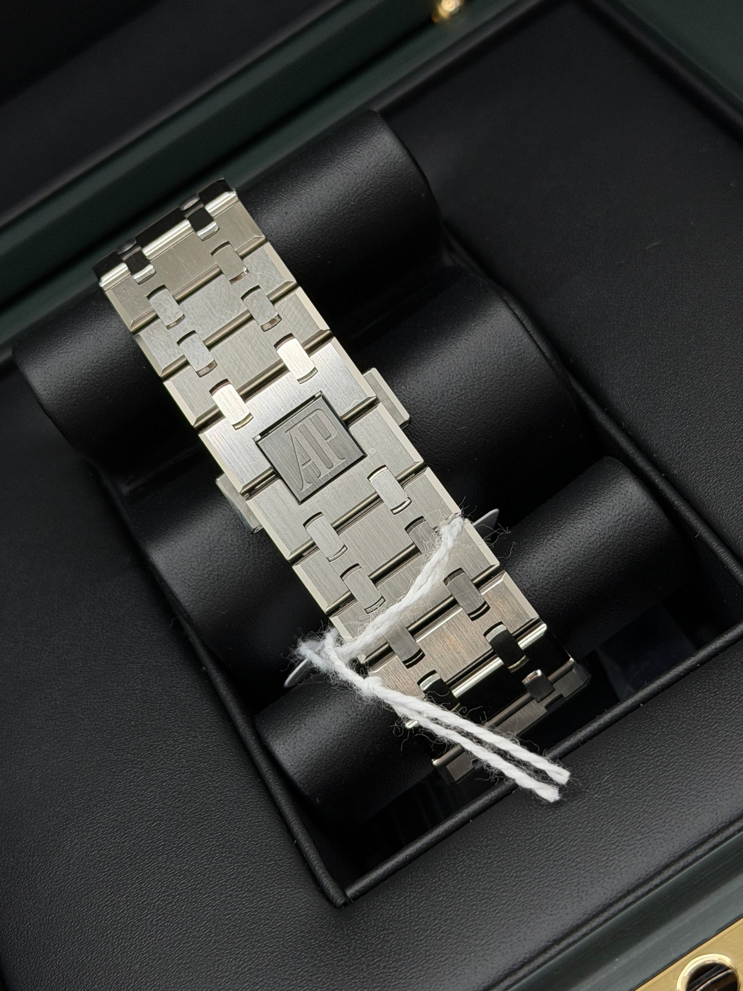 Audemars Piguet Royal Oak 41mm - Black Dial - Like New - Never Polished Year 2025 - Ref 15510ST.OO.1320ST.07