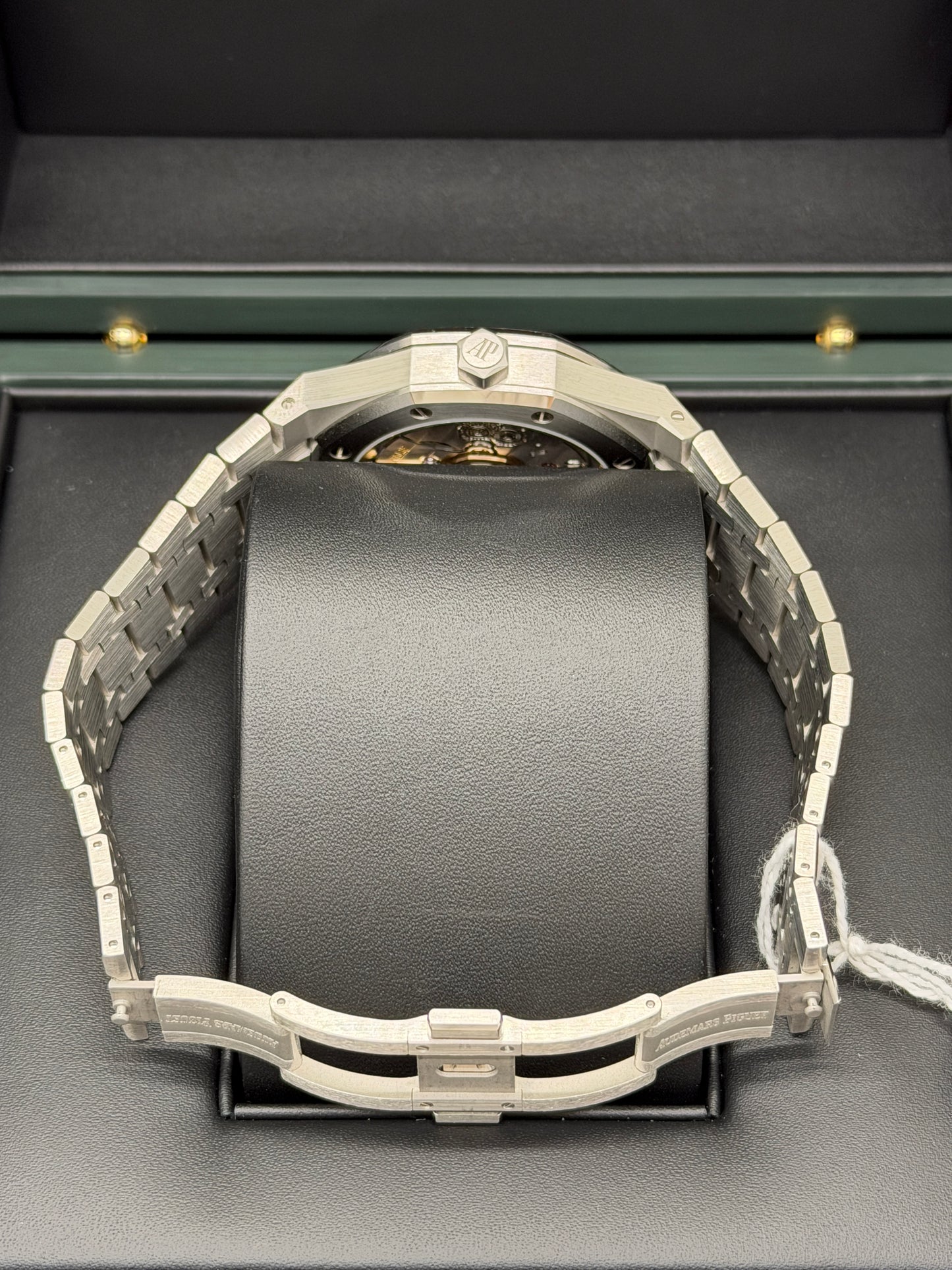 Audemars Piguet Royal Oak 41mm - Black Dial - Like New - Never Polished Year 2025 - Ref 15510ST.OO.1320ST.07
