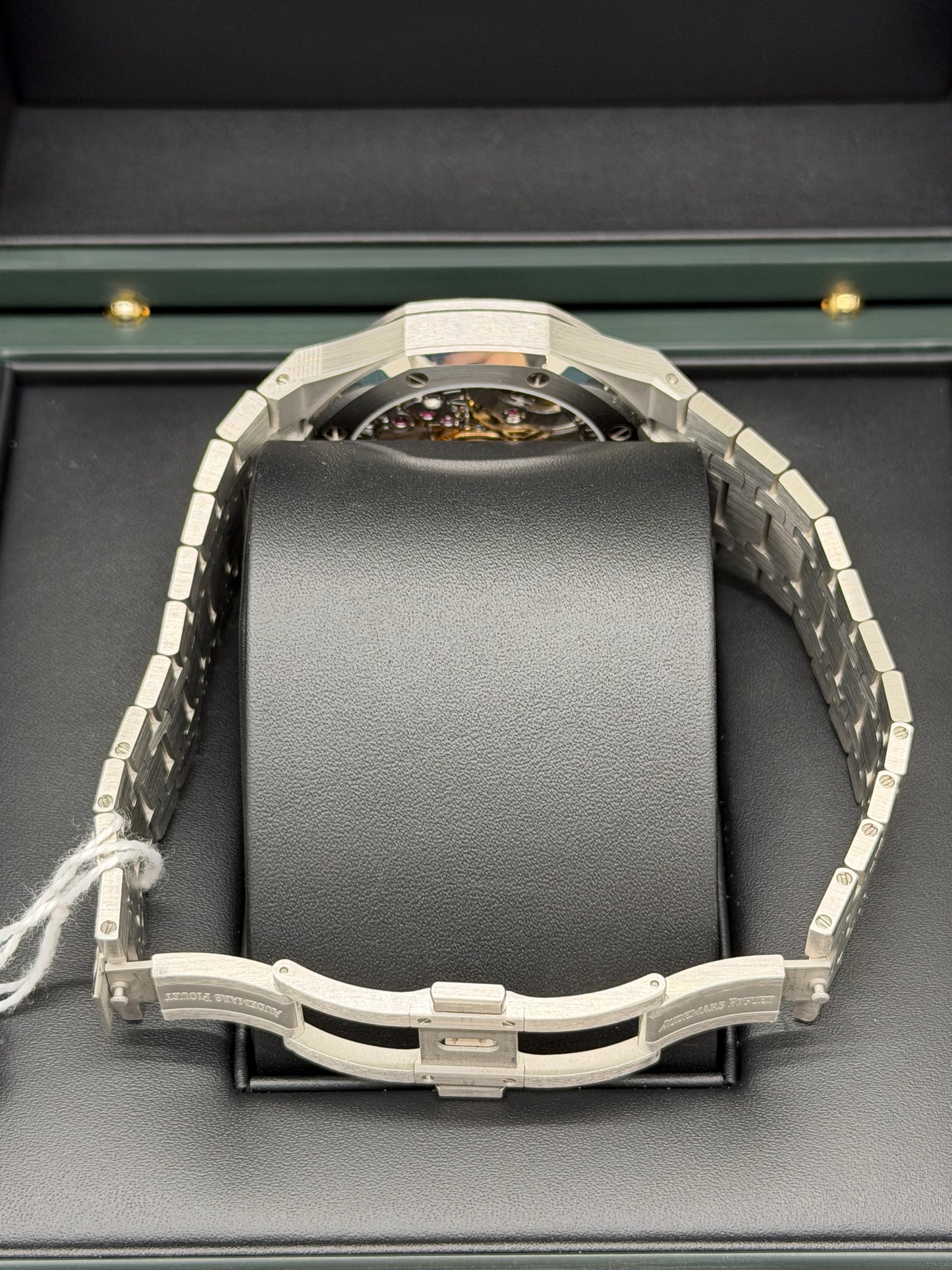 Audemars Piguet Royal Oak 41mm - Black Dial - Like New - Never Polished Year 2025 - Ref 15510ST.OO.1320ST.07