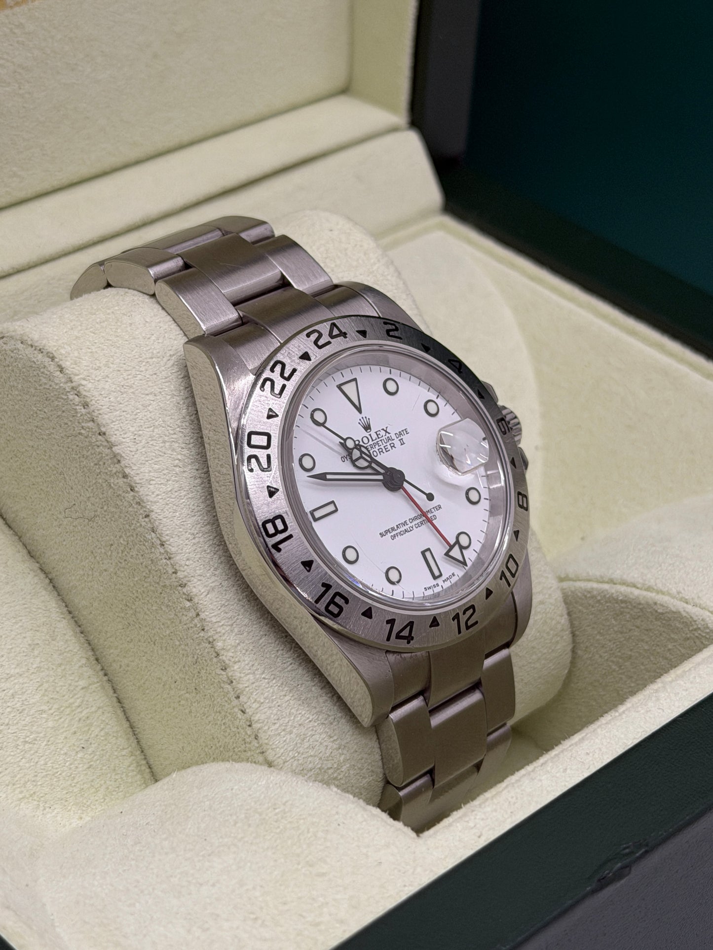 Rolex Explorer II Polar White - Year 2006 Ref 16570
