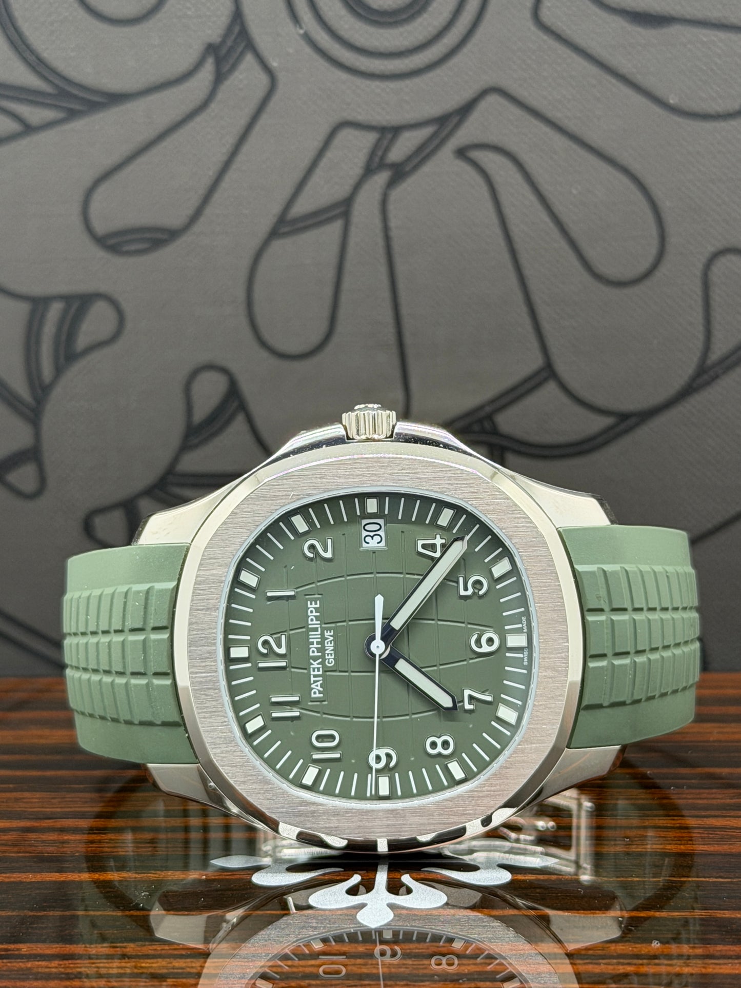 Patek Philippe Aquanaut Green Dial - White Gold Ref 5168G-010 - Year 2022