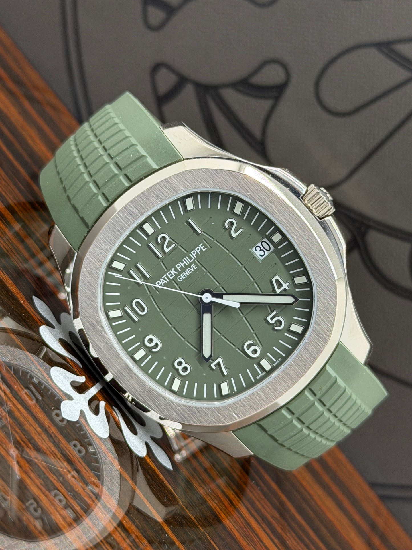Patek Philippe Aquanaut Green Dial - White Gold Ref 5168G-010 - Year 2022