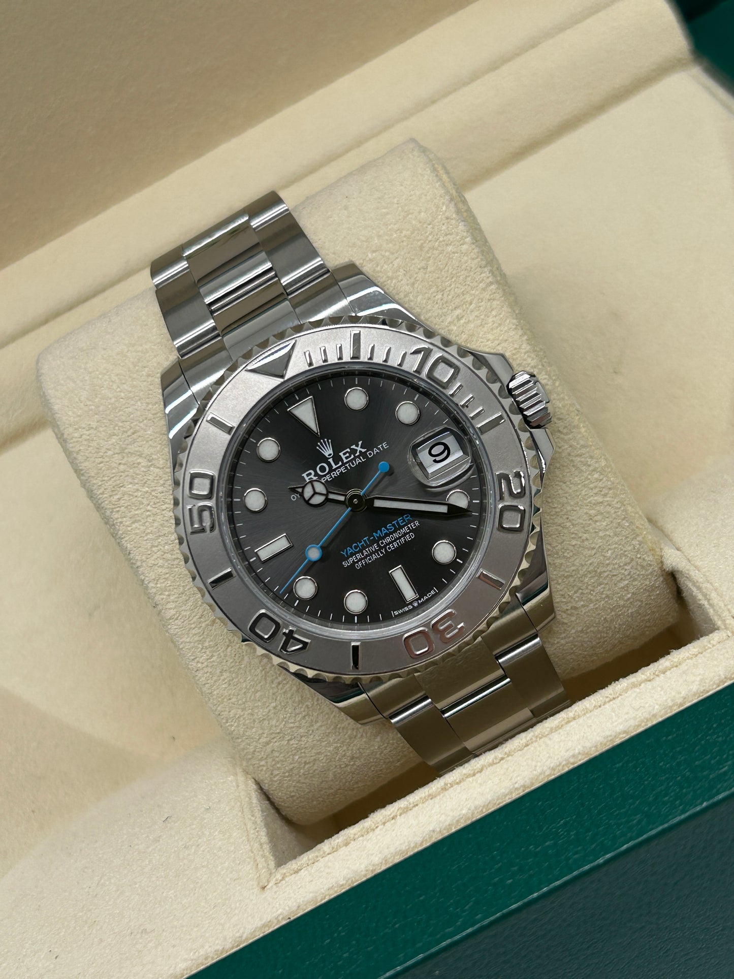 Rolex Yacht-Master 37mm - Rhodium Dial - Ref. 268622 - Like New 2023